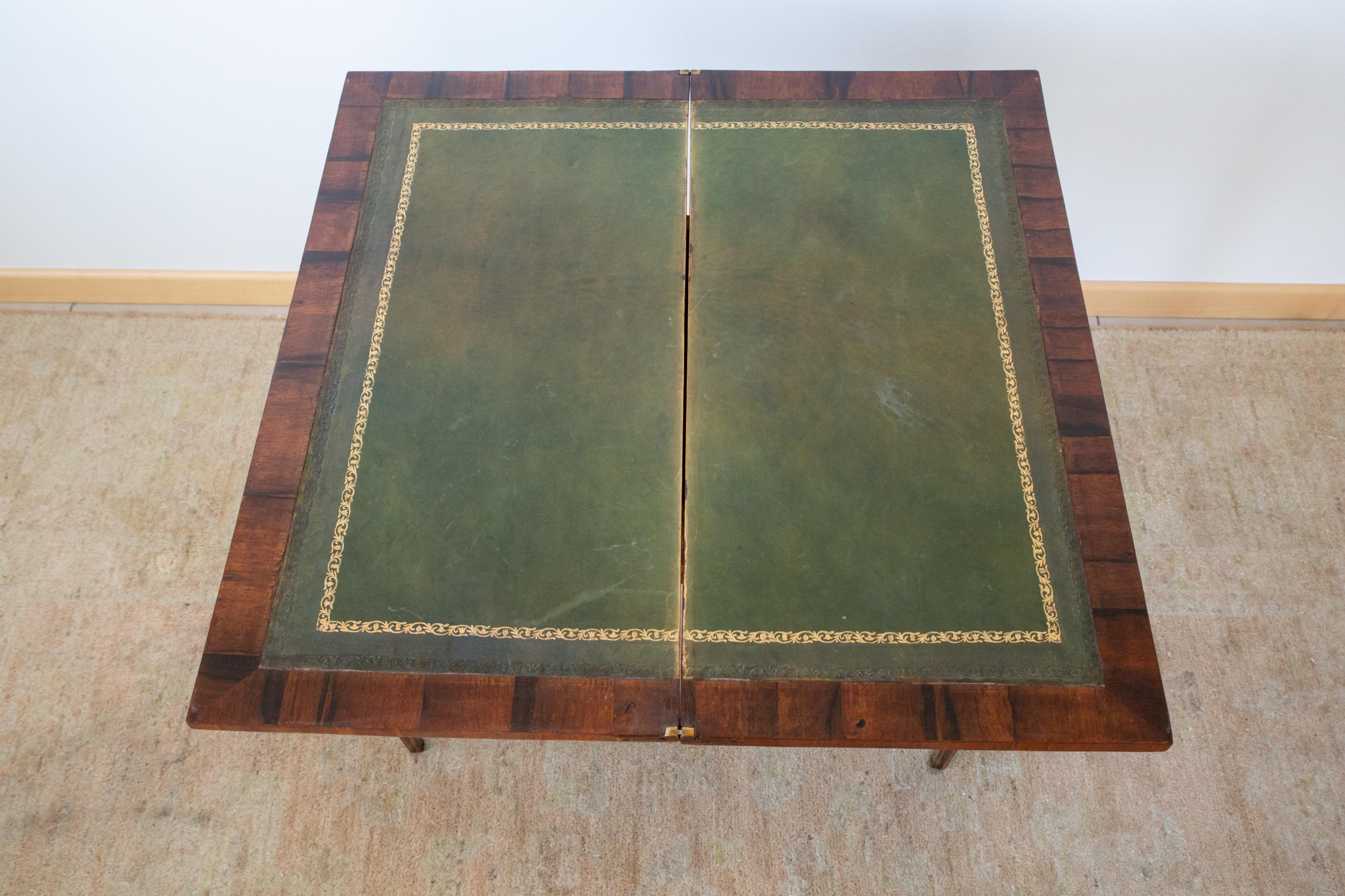 Table centrale italienne Louis XVI en bois incrusté en vente 3