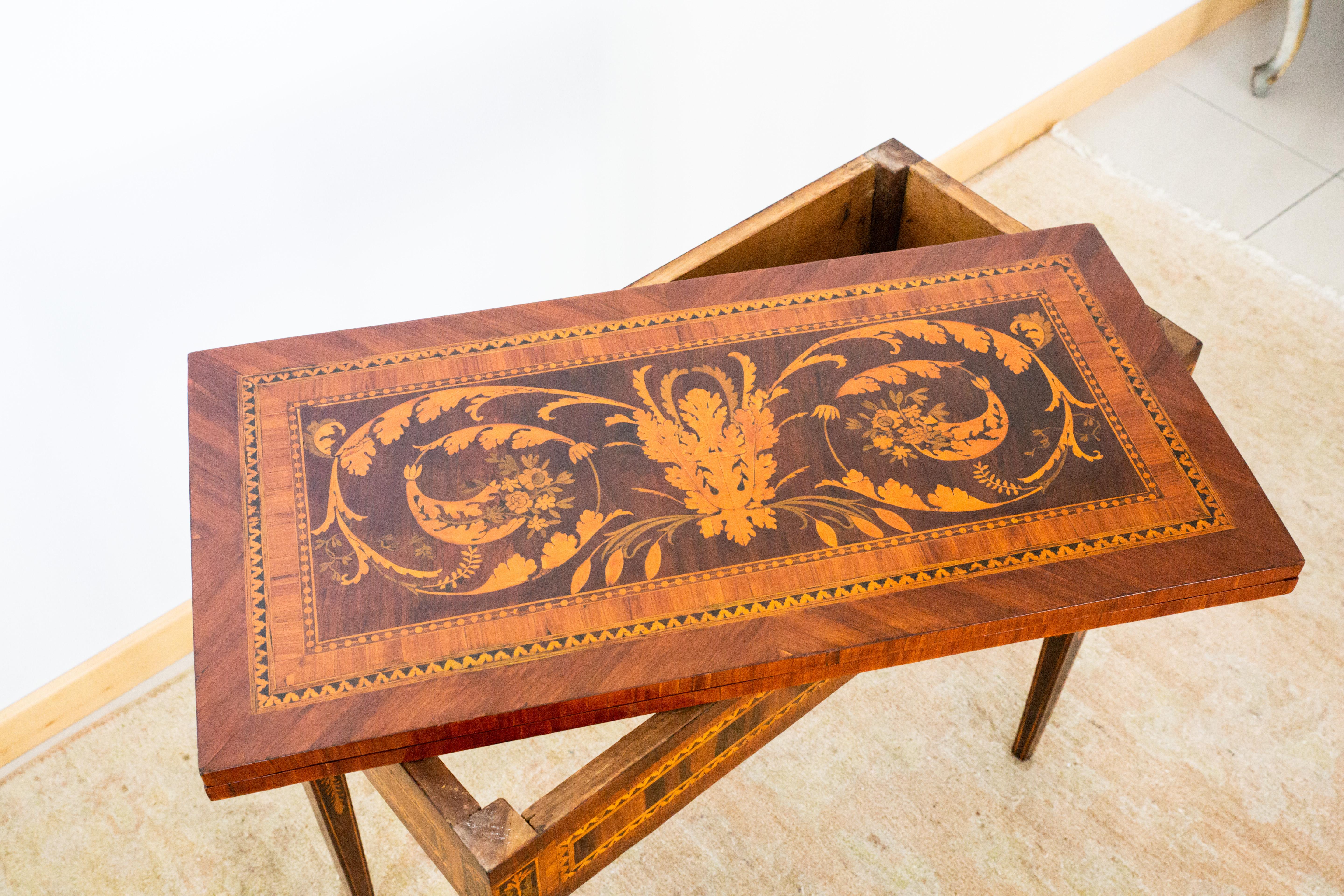 Table centrale italienne Louis XVI en bois incrusté Bon état - En vente à Vicenza, IT