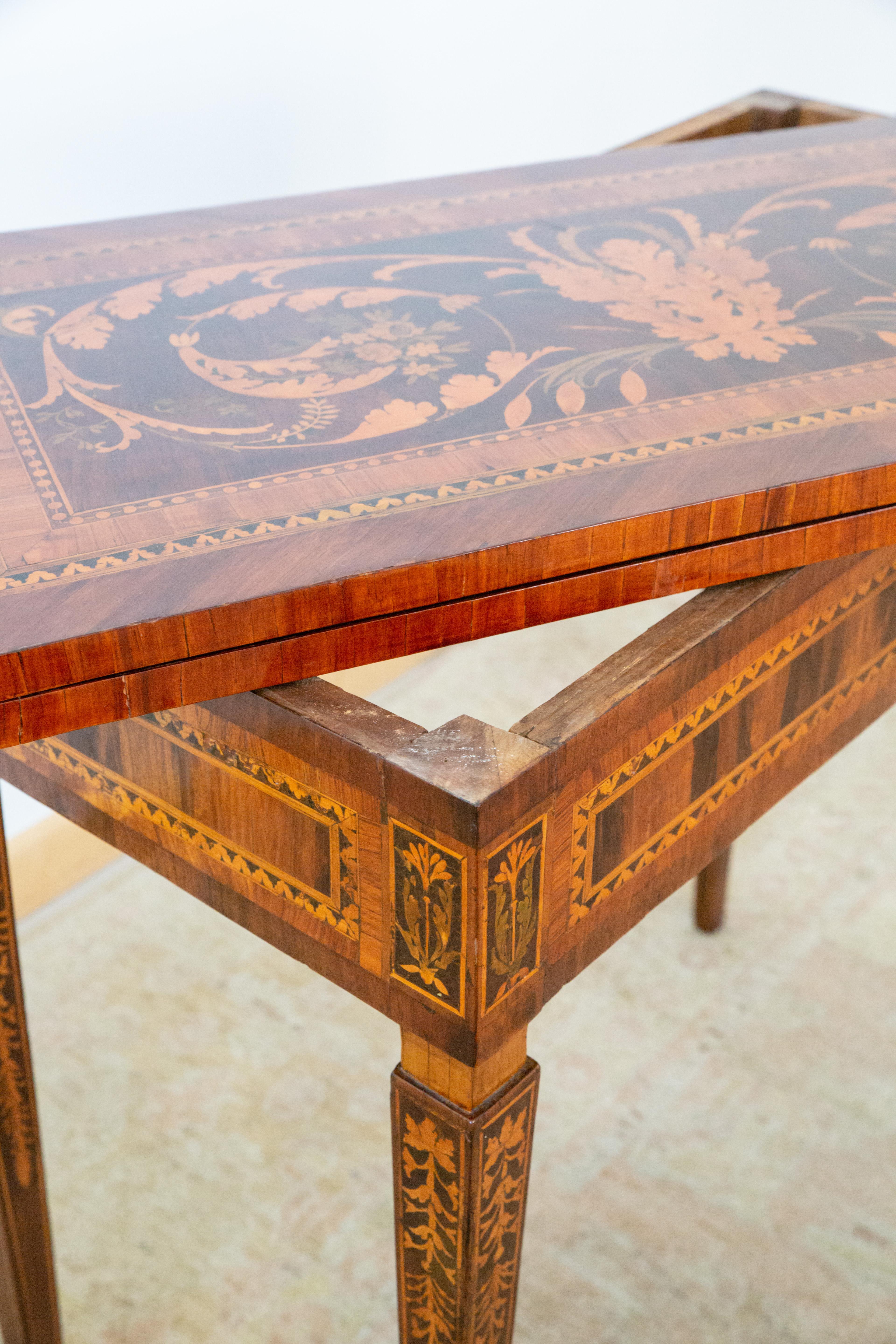 Wood Italian Louis XVI center table in inlaid wood For Sale