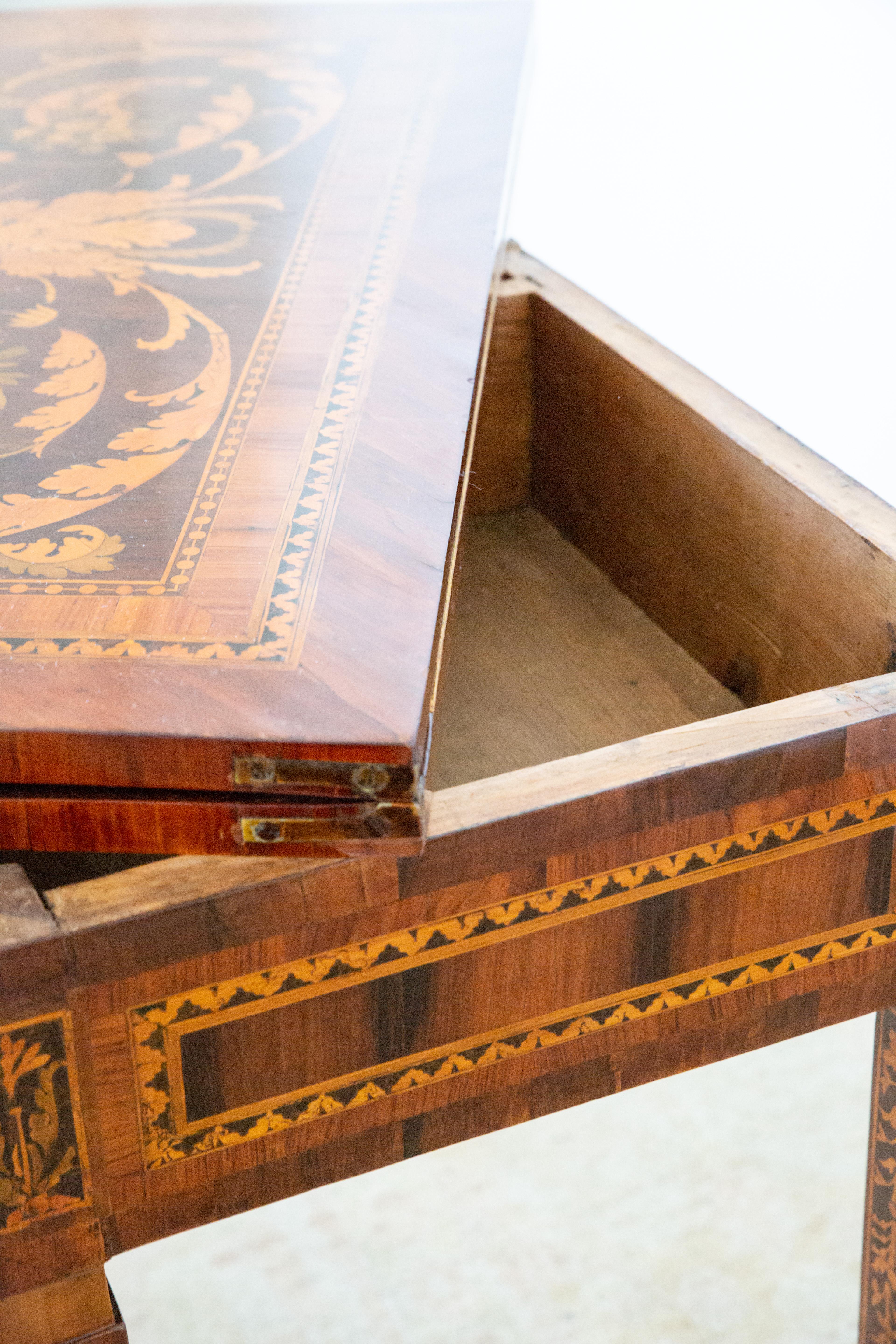 Table centrale italienne Louis XVI en bois incrusté en vente 1