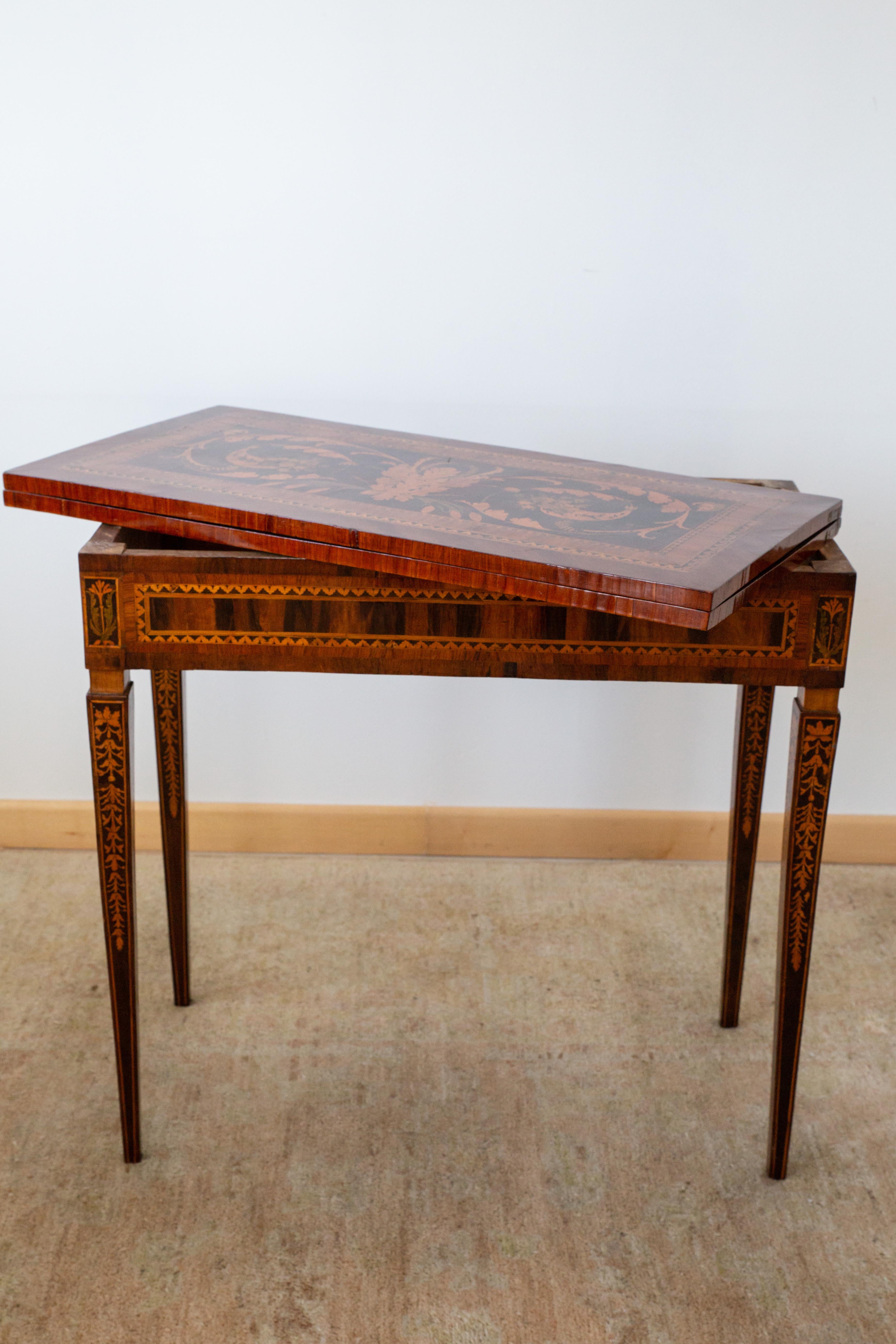 Table centrale italienne Louis XVI en bois incrusté en vente 2