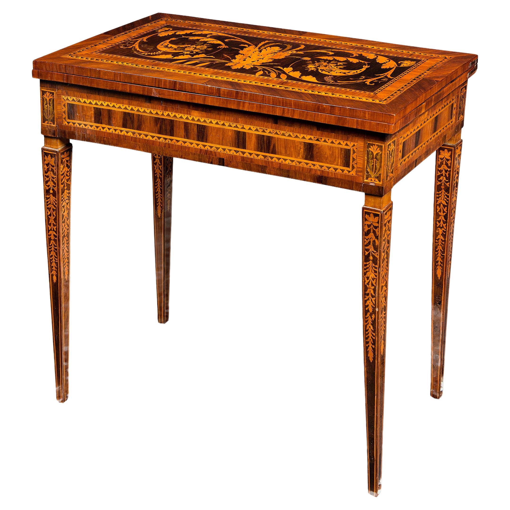 Table centrale italienne Louis XVI en bois incrusté en vente
