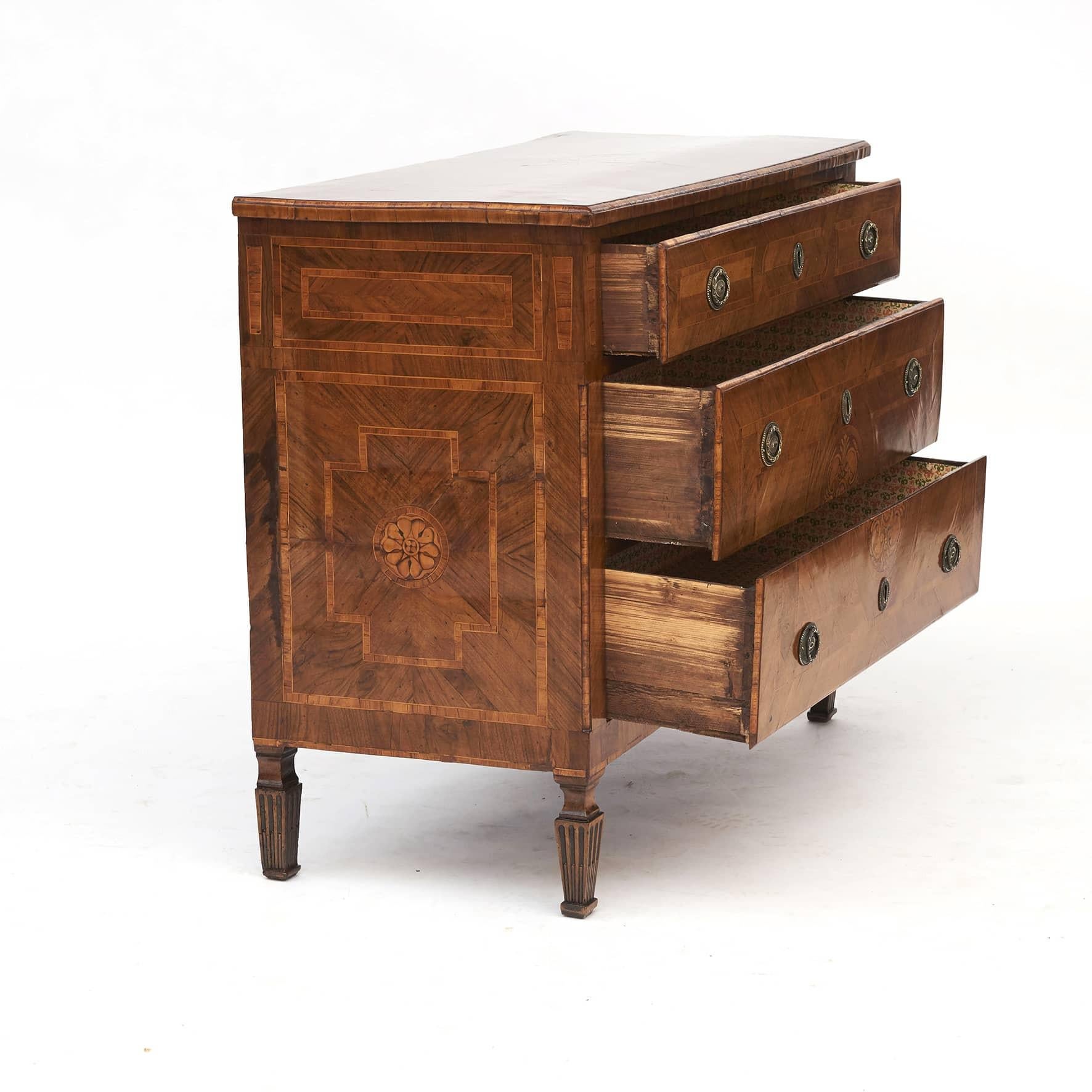 Italian Louis XVI Chest of Drawers, Lombardy 1780-1790 In Good Condition For Sale In Kastrup, DK
