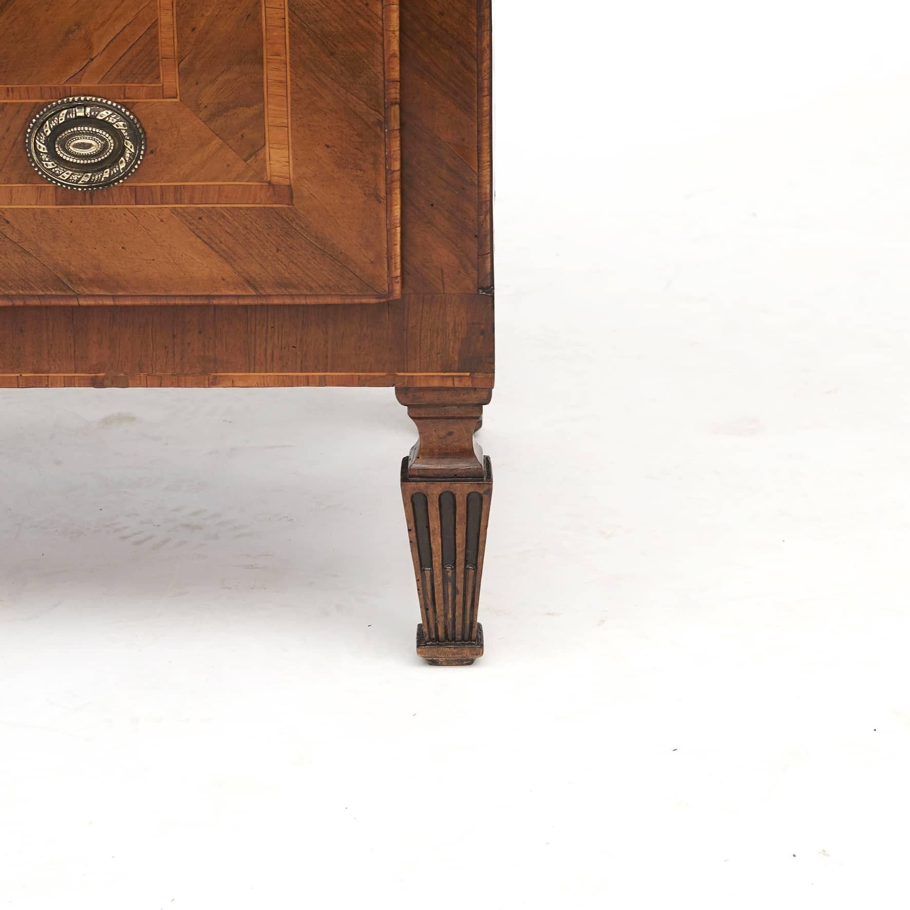Italian Louis XVI Chest of Drawers, Lombardy 1780-1790 For Sale 2
