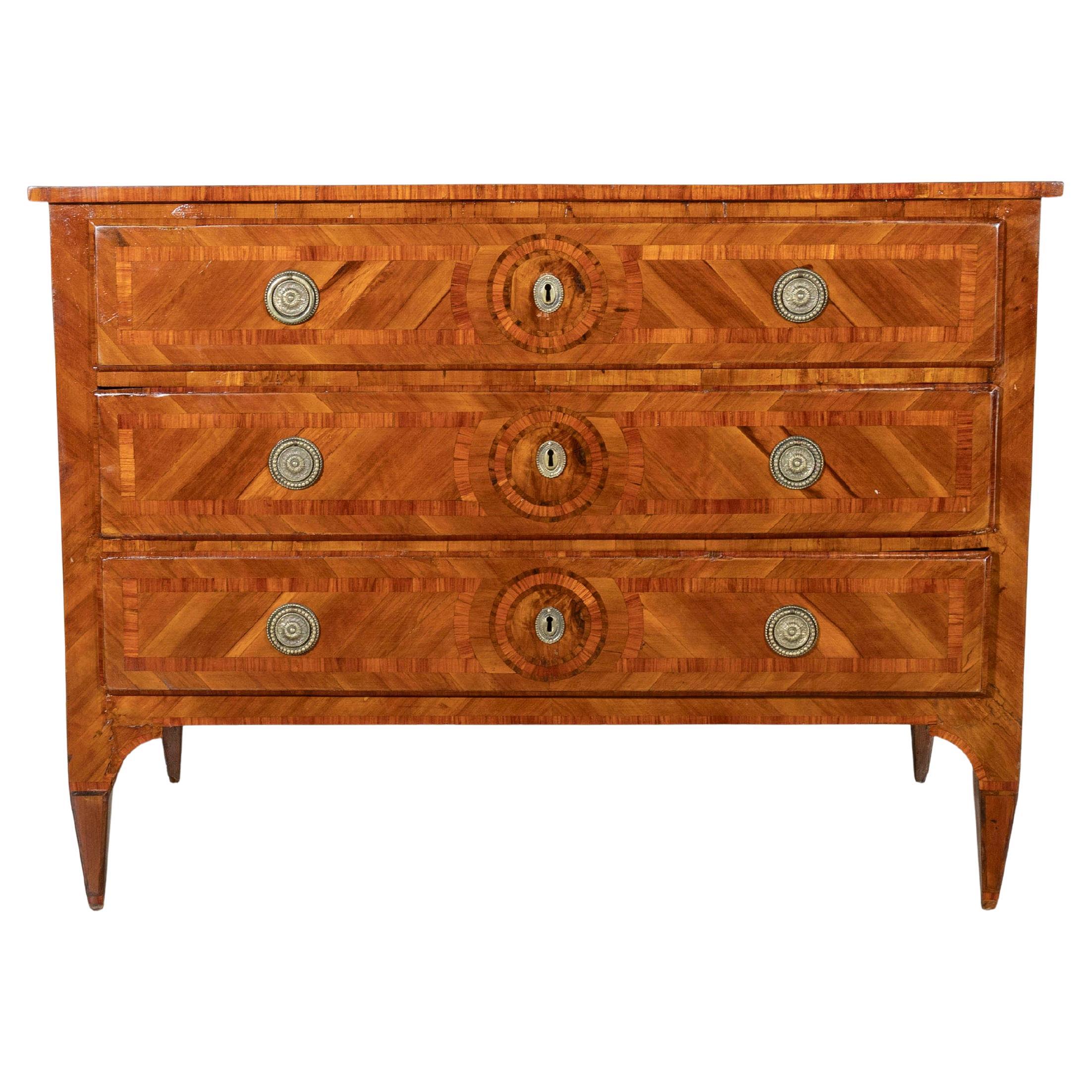 Cassettiera lombarda Luigi XVI in ciliegio e intarsio in vendita