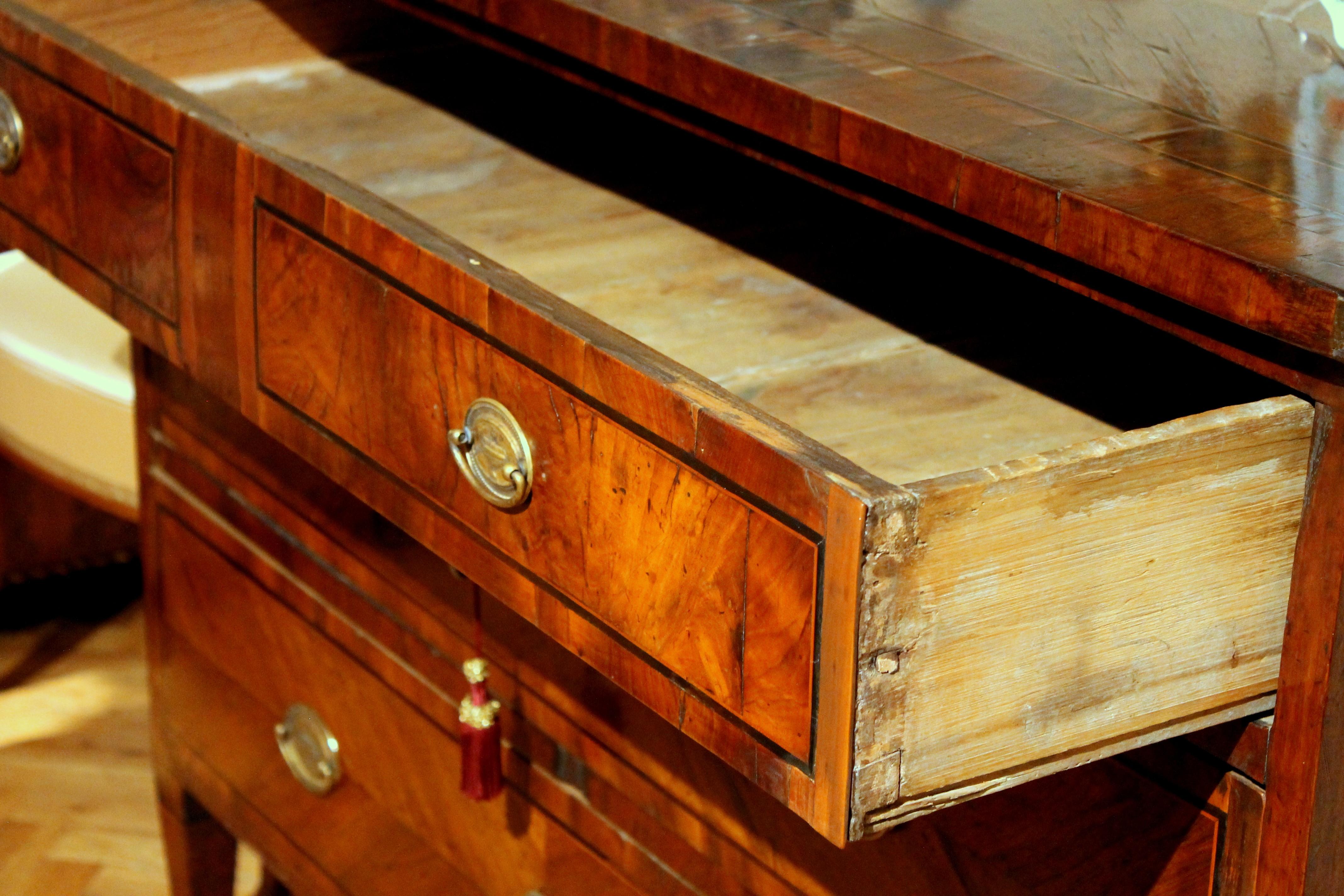 Italian Louis XVI Marquetry Commode Three Drawers, Tuscany, 18th Century In Fair Condition In Firenze, IT