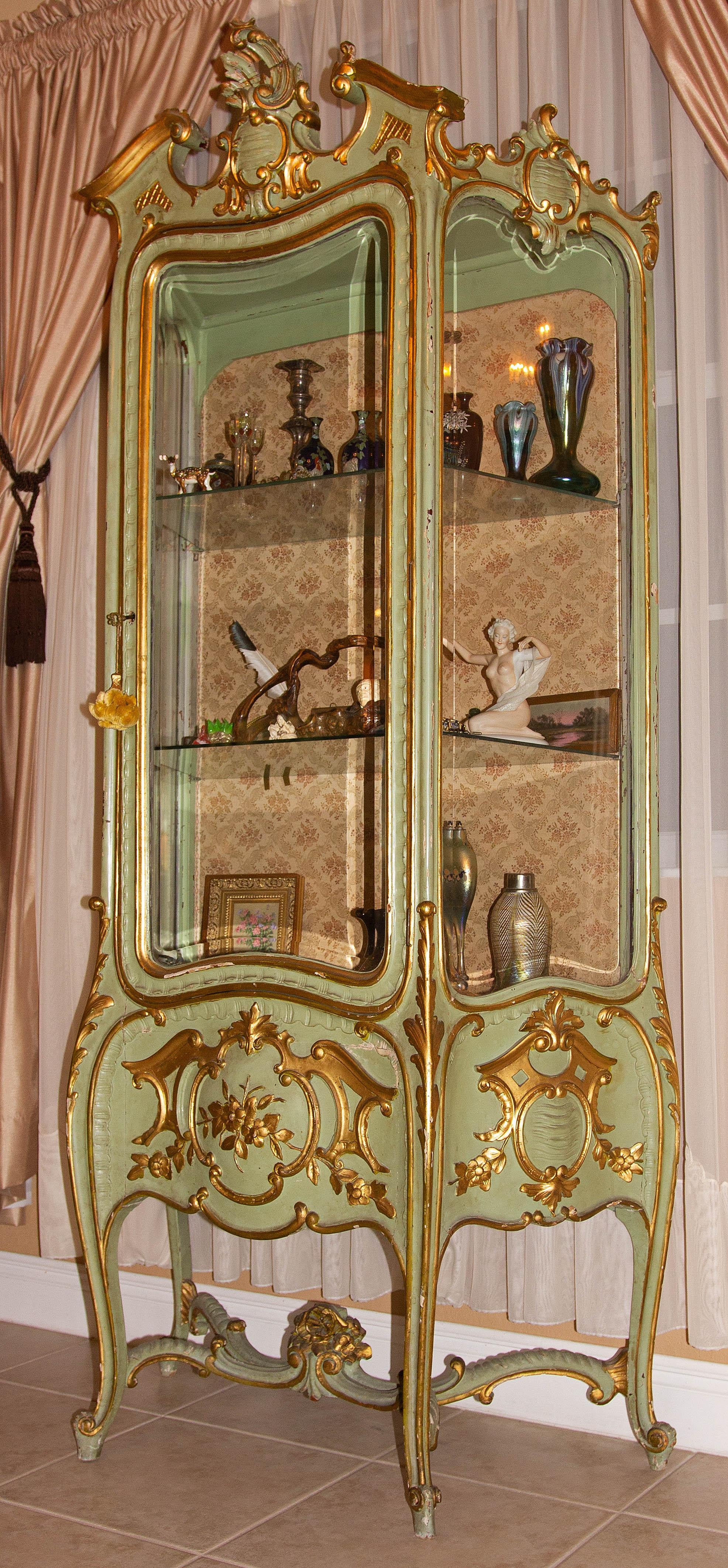 leon's curio cabinets