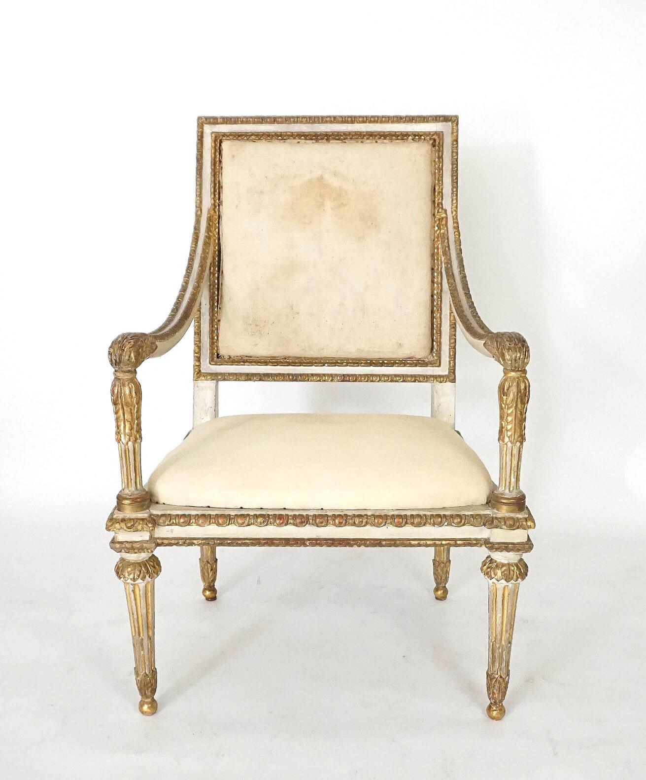 Hand-Carved Italian Louis XVI Painted and Parcel Gilt Fauteuil of Large Scale, circa 1780 For Sale