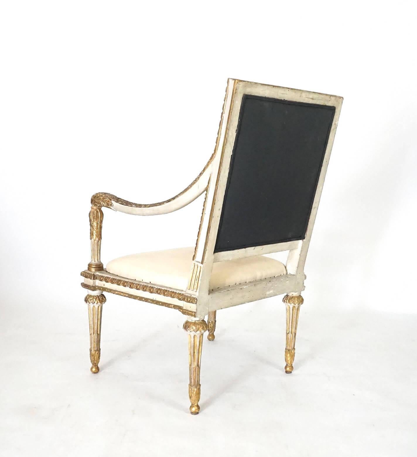 18th Century Italian Louis XVI Painted and Parcel Gilt Fauteuil of Large Scale, circa 1780 For Sale