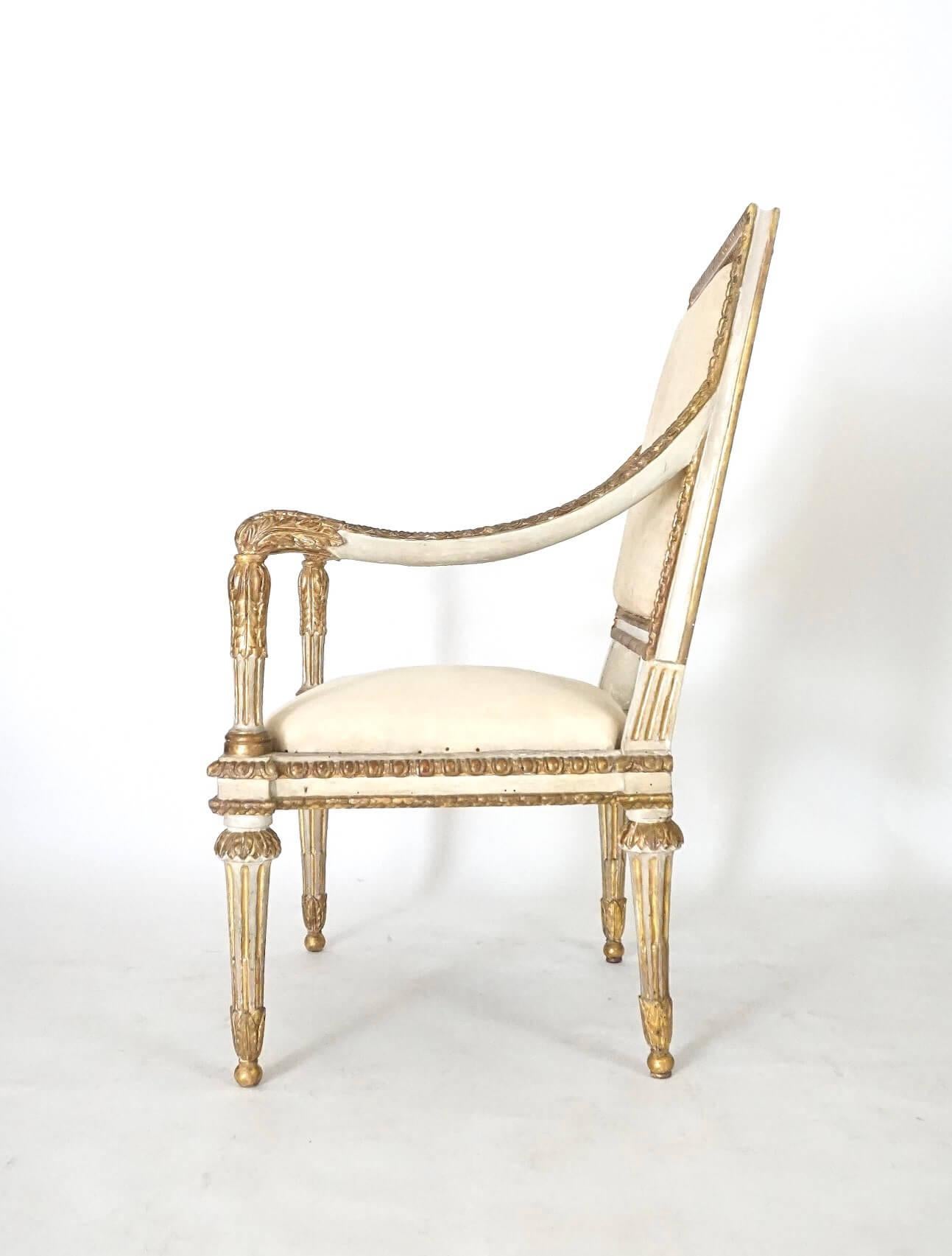 Italian Louis XVI Painted and Parcel Gilt Fauteuil of Large Scale, circa 1780 For Sale 1
