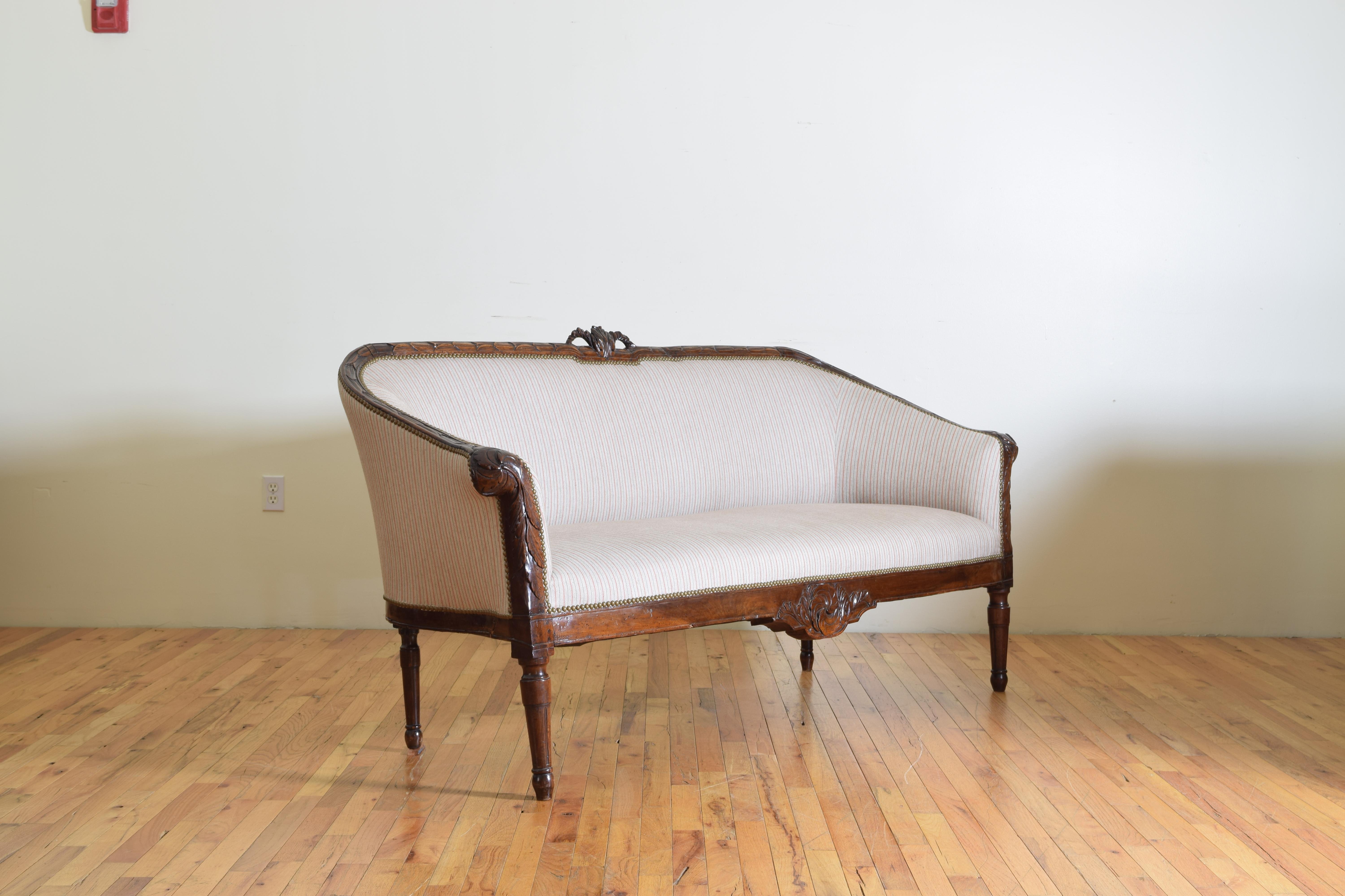 Italian Louis XVI Period Carved and Upholstered Divano Sofa, Late 18th Century In Excellent Condition In Atlanta, GA