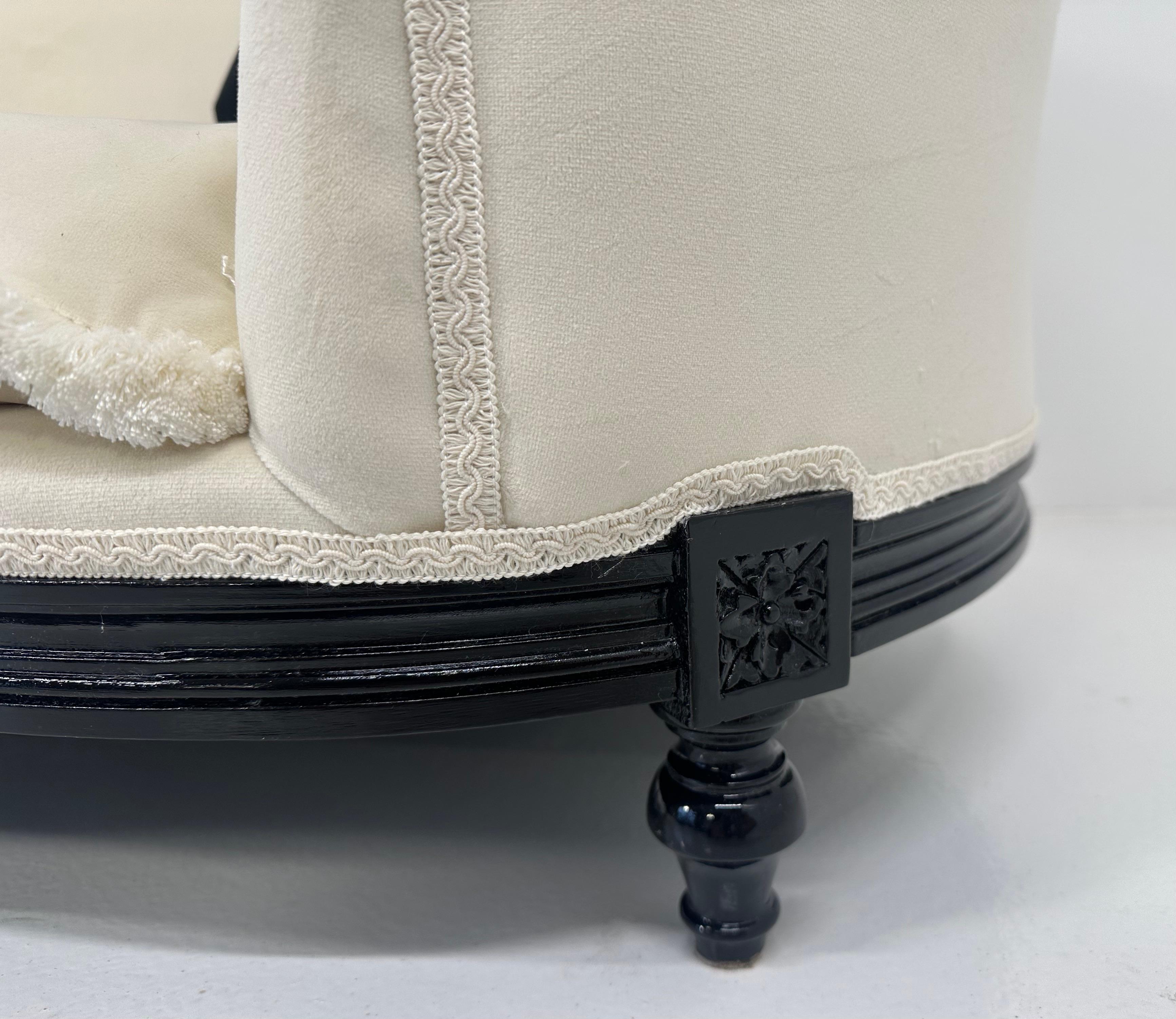 Italian Louis XVI Style Black Lacquered and White Velvet Dog's Bed For Sale 2