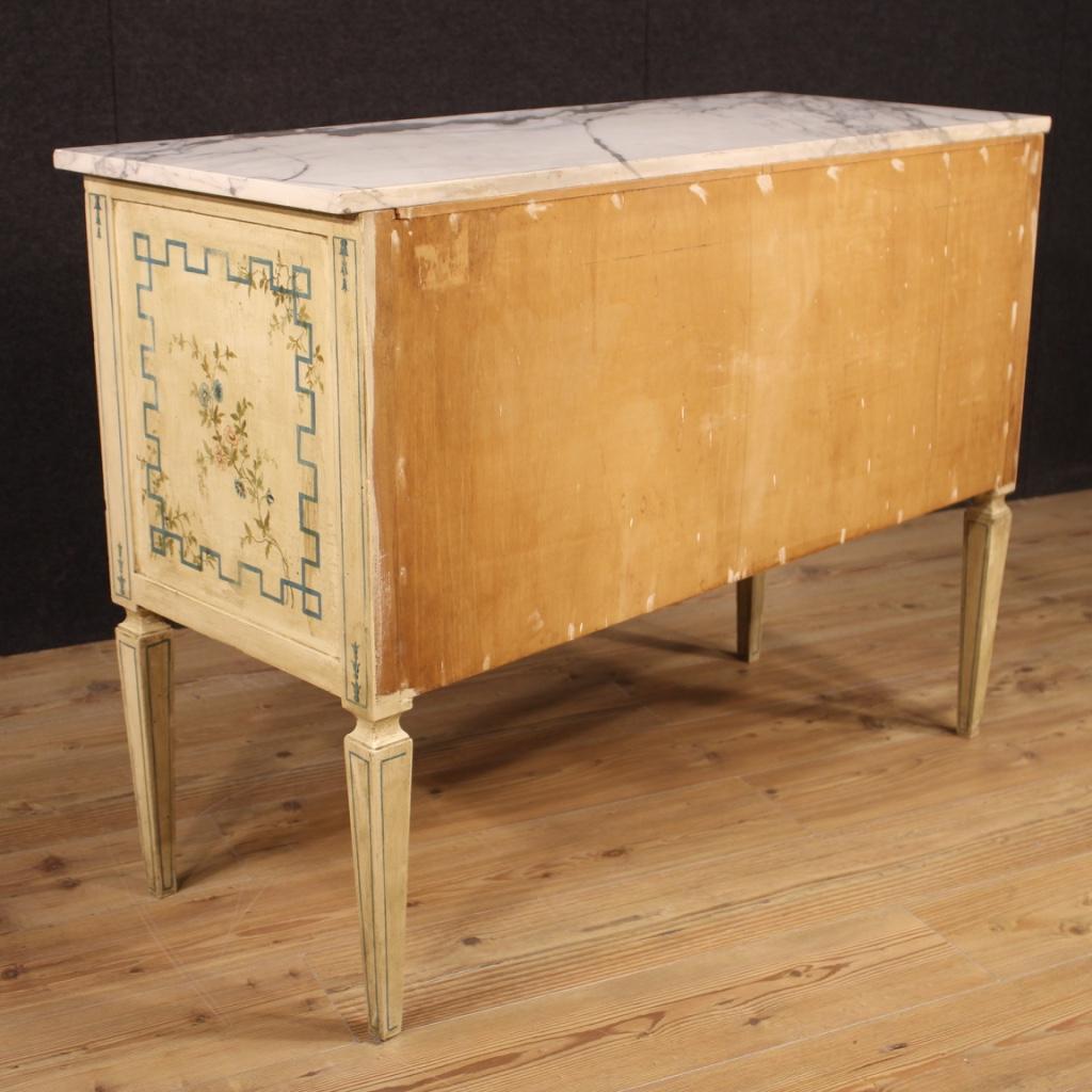 Italian Louis XVI Style Chest of Drawers in Lacquered and Painted Wood In Good Condition For Sale In London, GB