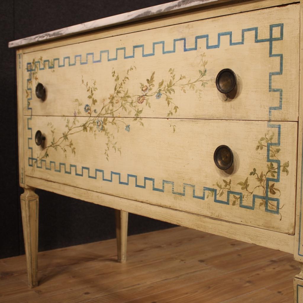 Italian Louis XVI Style Chest of Drawers in Lacquered and Painted Wood For Sale 5