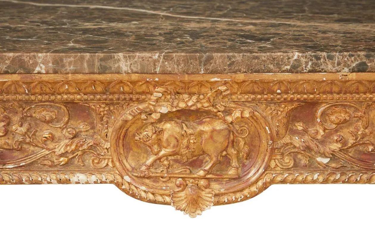 Italienische Konsole/Mitteltisch aus vergoldetem Holz im Louis-XVI.-Stil, handgeschnitzt, figürlich im Angebot 7