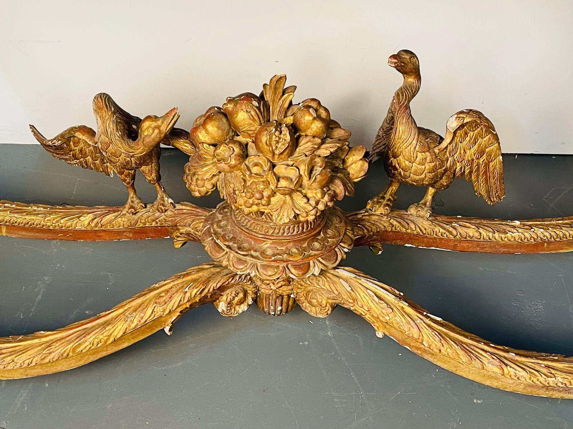 Italienische Konsole/Mitteltisch aus vergoldetem Holz im Louis-XVI.-Stil, handgeschnitzt, figürlich im Angebot 2