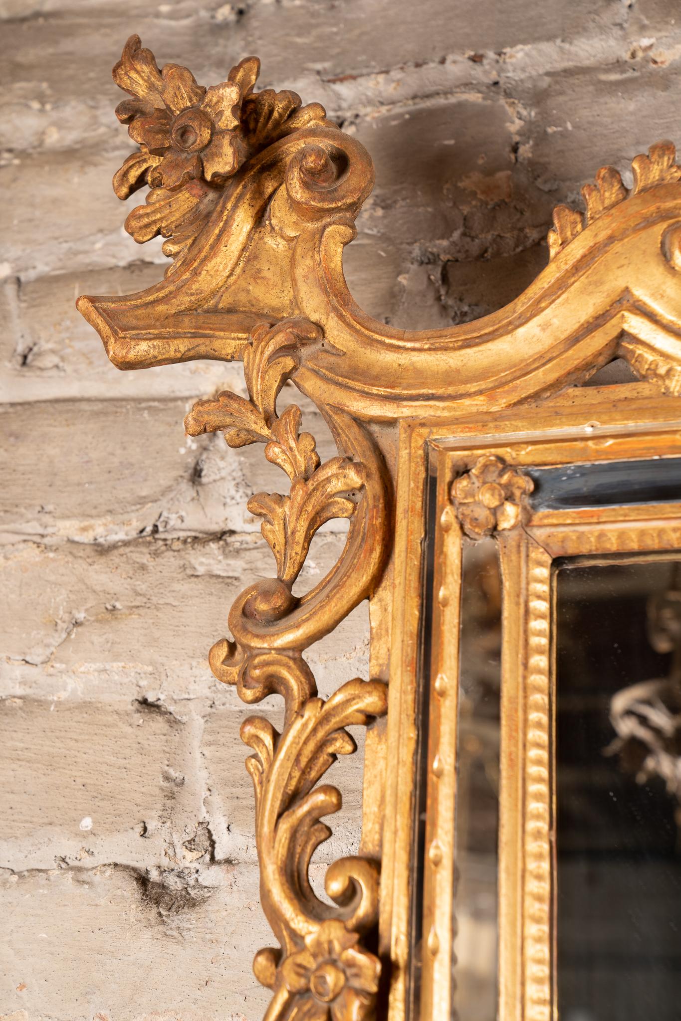Miroir italien de style Louis XVI avec panneaux latéraux, milieu du siècle dernier Bon état - En vente à New Orleans, LA