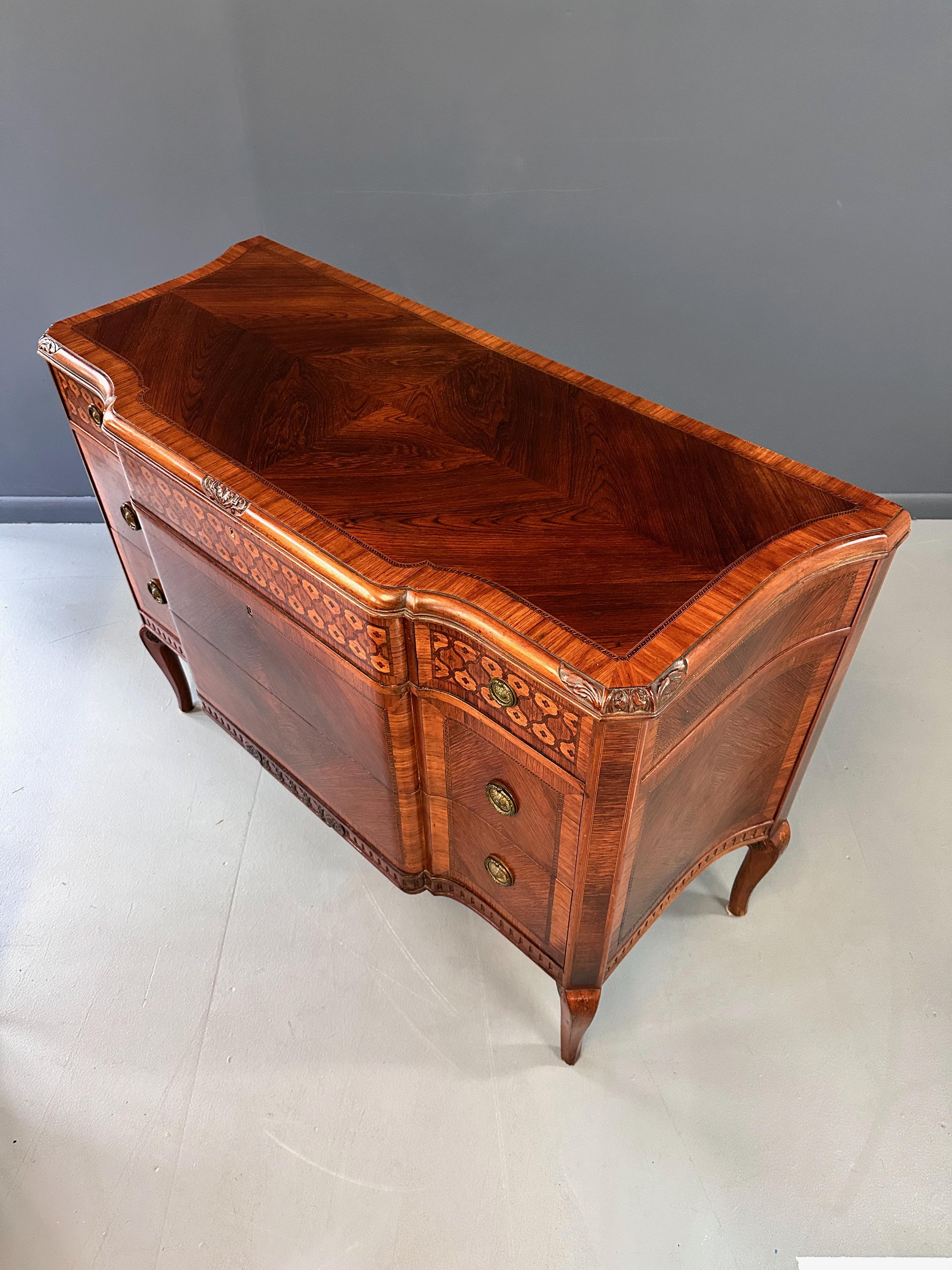 European Italian Louis XVI Style Intricate Marquetry Commode Imported by Slack & Rassnick For Sale