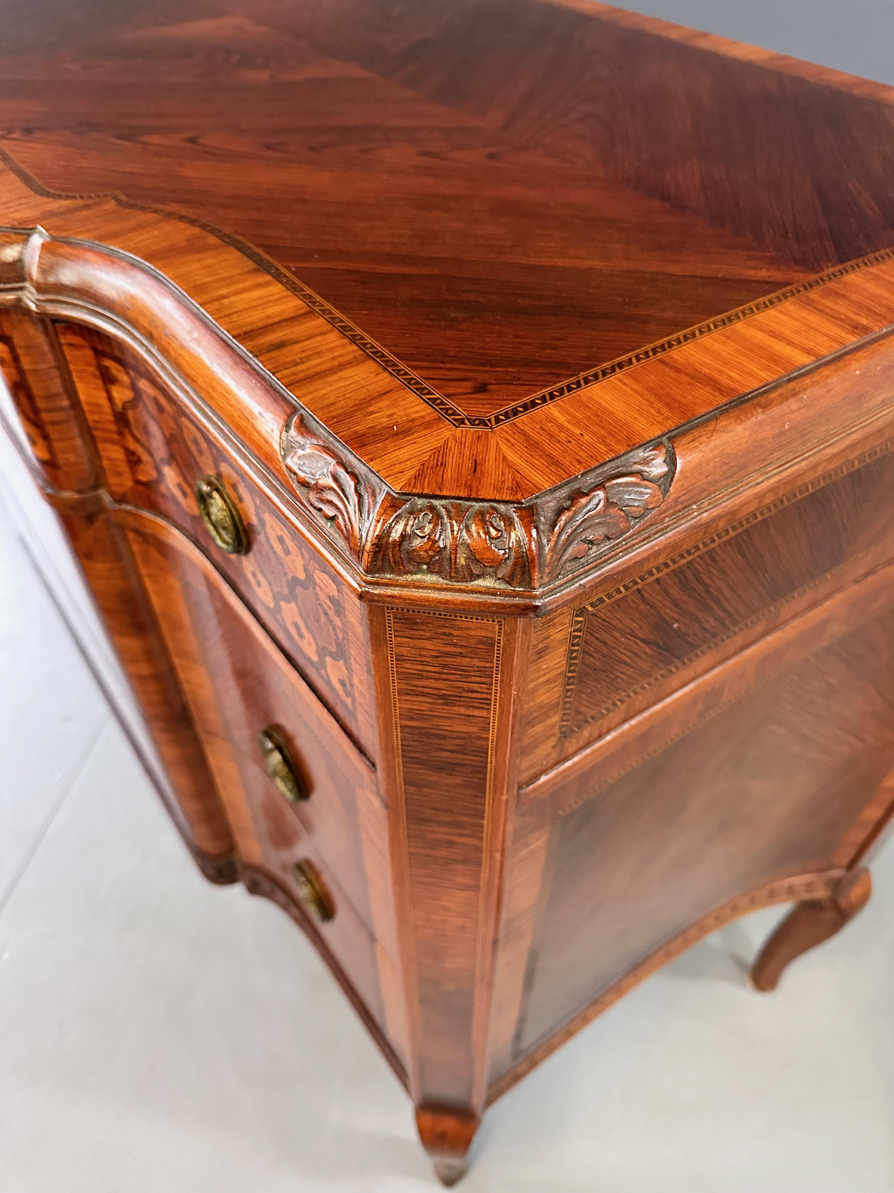 Italian Louis XVI Style Intricate Marquetry Commode Imported by Slack & Rassnick In Good Condition For Sale In Philadelphia, PA