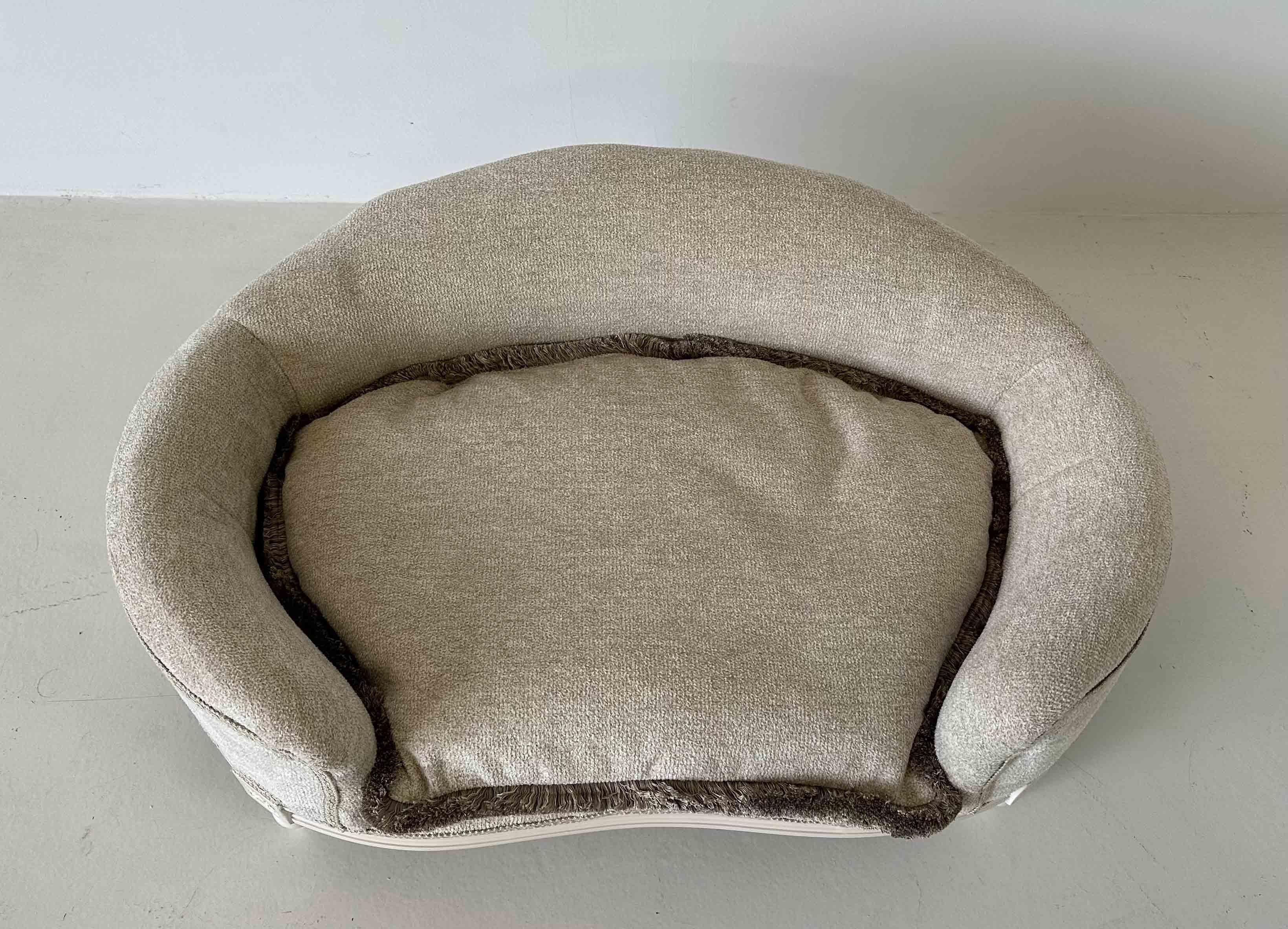 Contemporary Italian Louis XVI Style Lacquered Dog's Bed, Completely Customizable For Sale