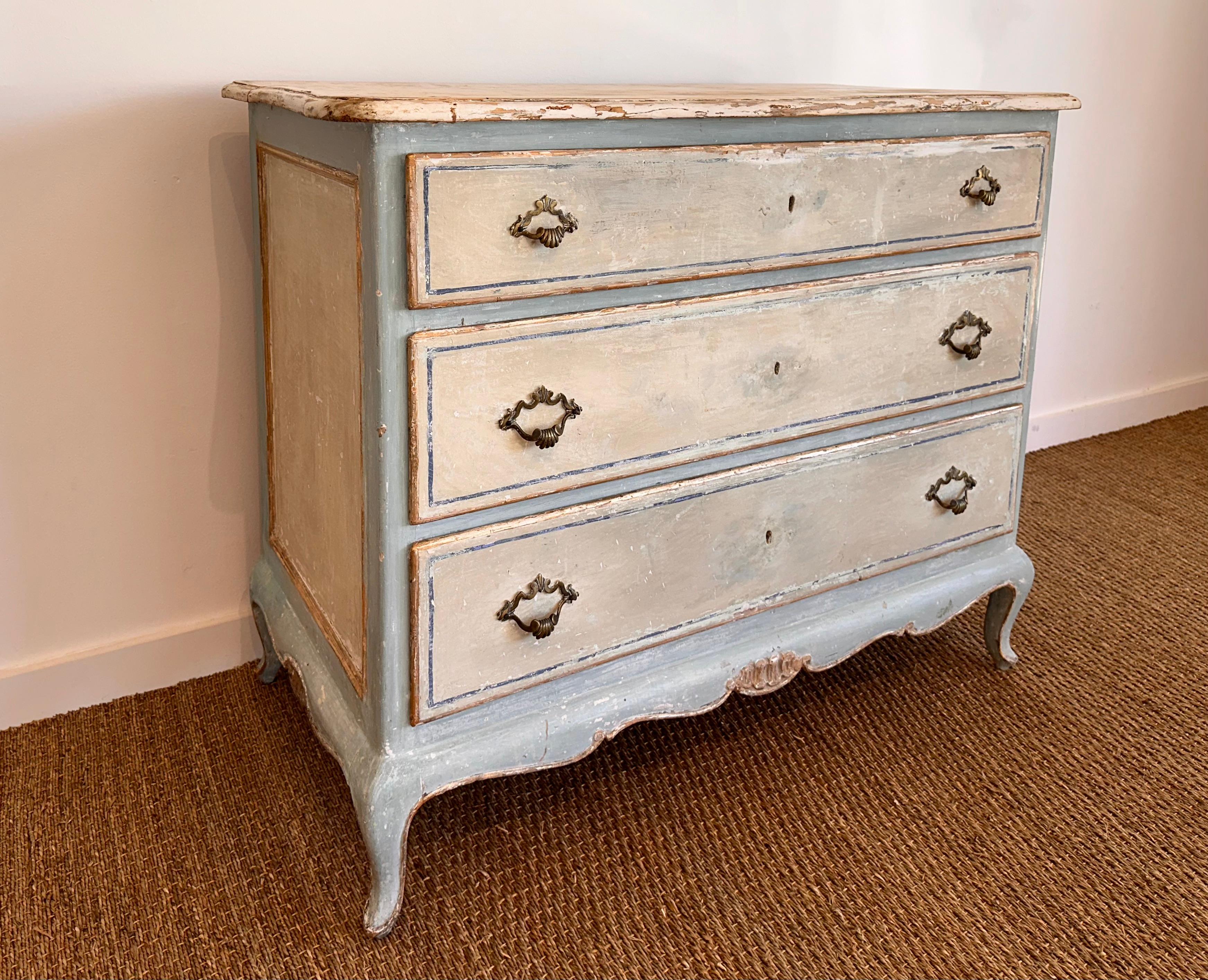 Italian Louis XVI style painted chest  In Fair Condition For Sale In Santa Barbara, CA