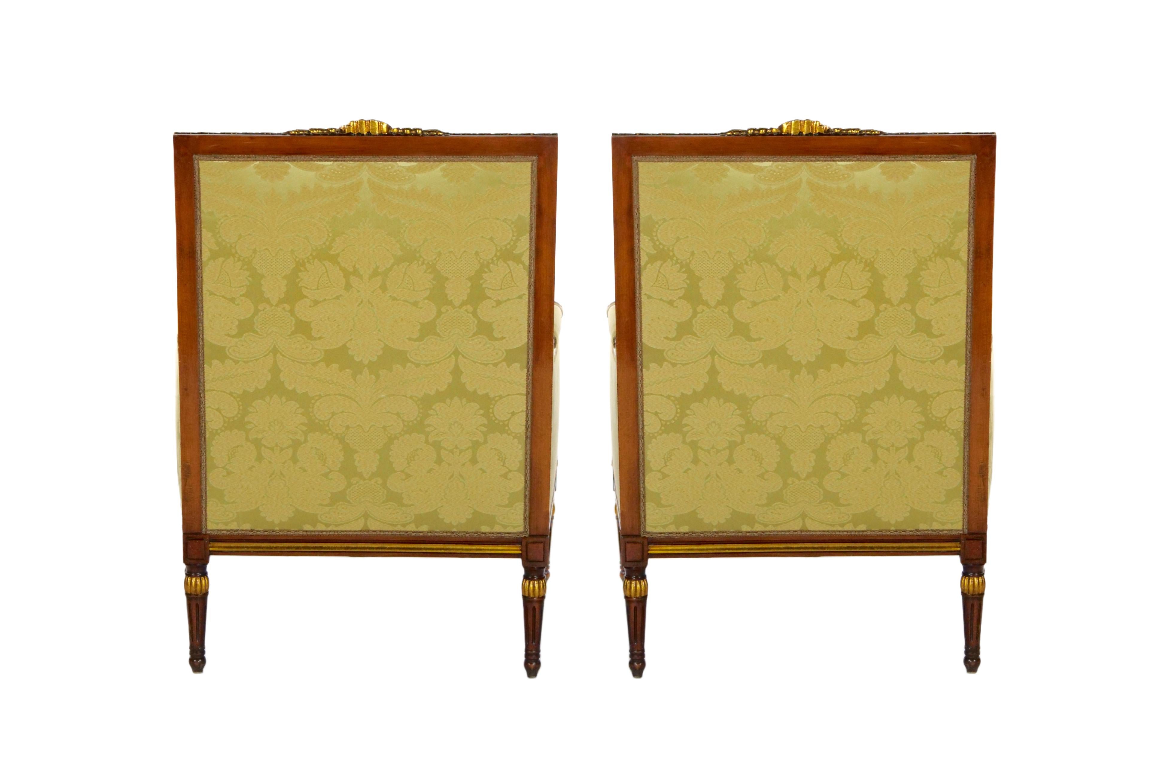 Poltrona italiana in stile Luigi XVI con struttura in legno e dorata 9