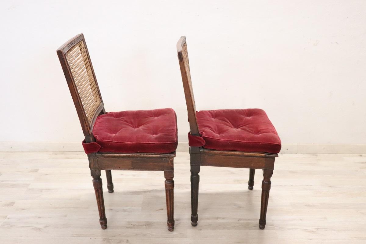 Canapé ancien italien Louis XVI en noyer et paille de Vienne avec 2 chaises en vente 8