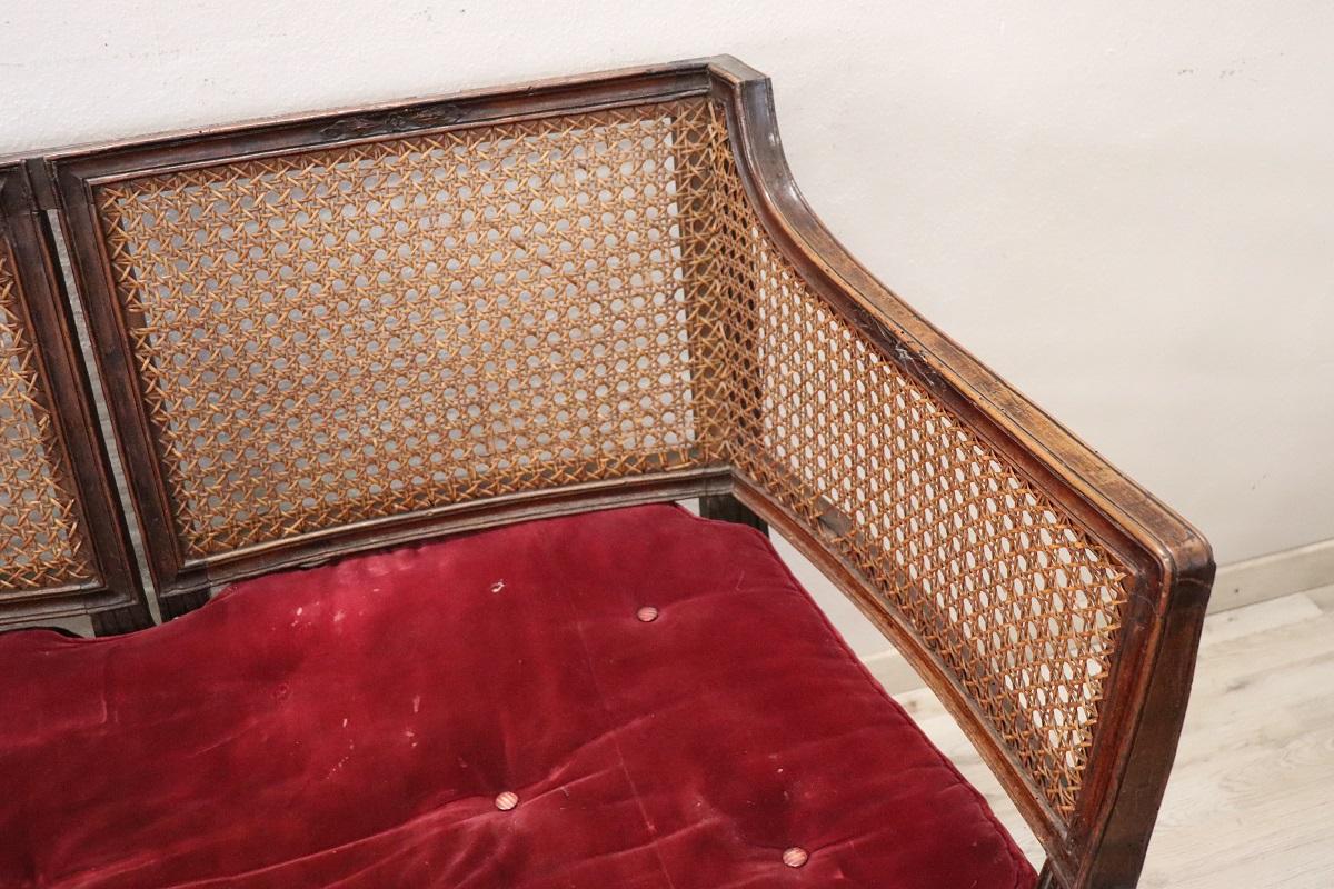 XVIIIe siècle et antérieur Canapé ancien italien Louis XVI en noyer et paille de Vienne avec 2 chaises en vente