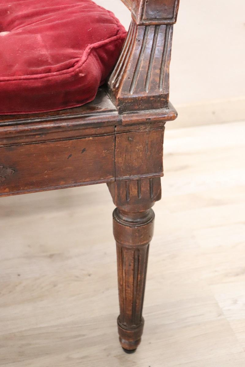 Noyer Canapé ancien italien Louis XVI en noyer et paille de Vienne avec 2 chaises en vente