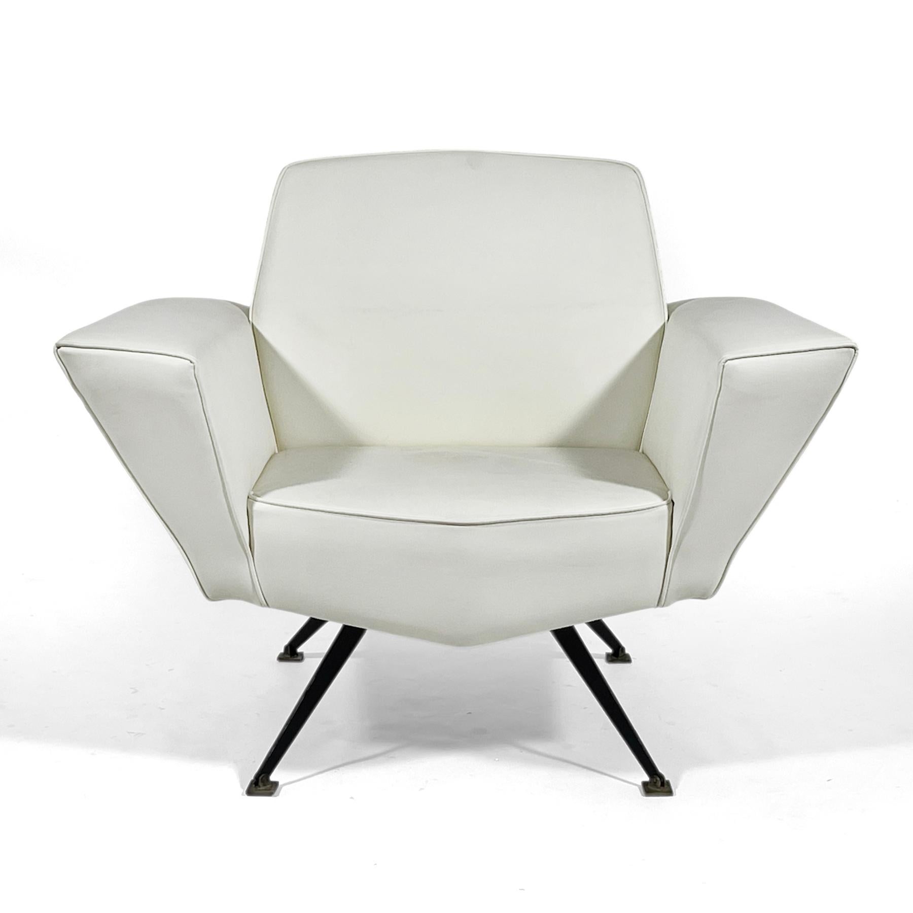 Italian Lounge Chair by Studio Tecnico for Lenzi In Good Condition For Sale In Highland, IN
