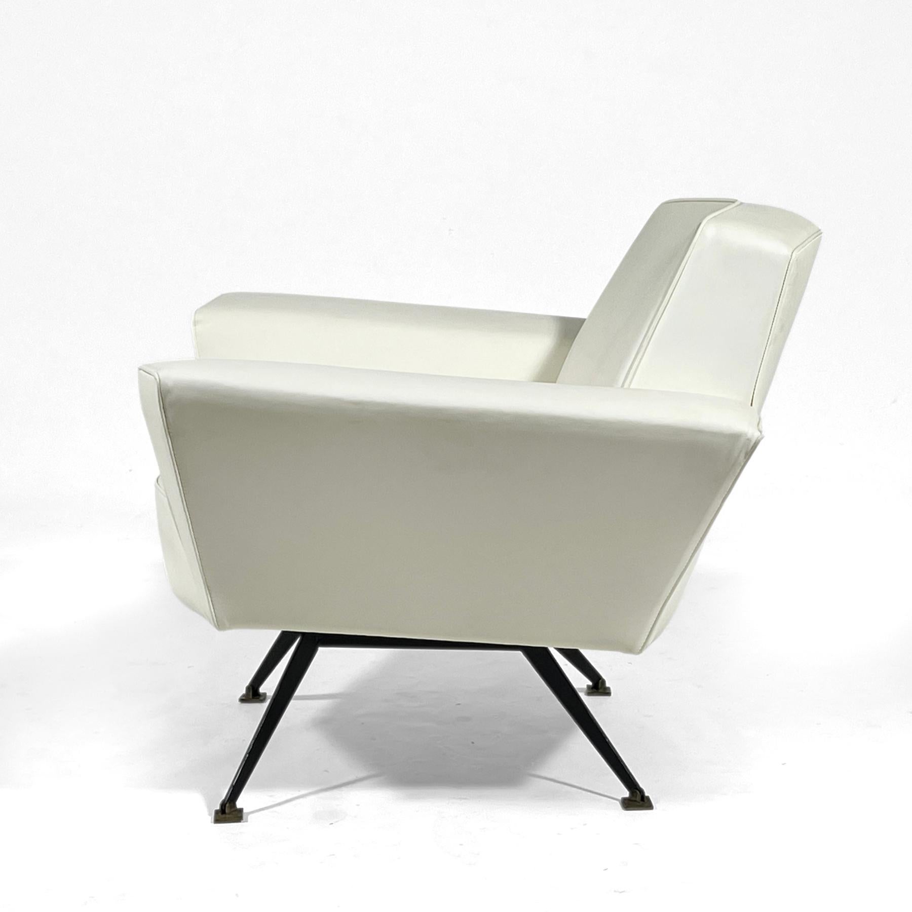 Brass Italian Lounge Chair by Studio Tecnico for Lenzi For Sale