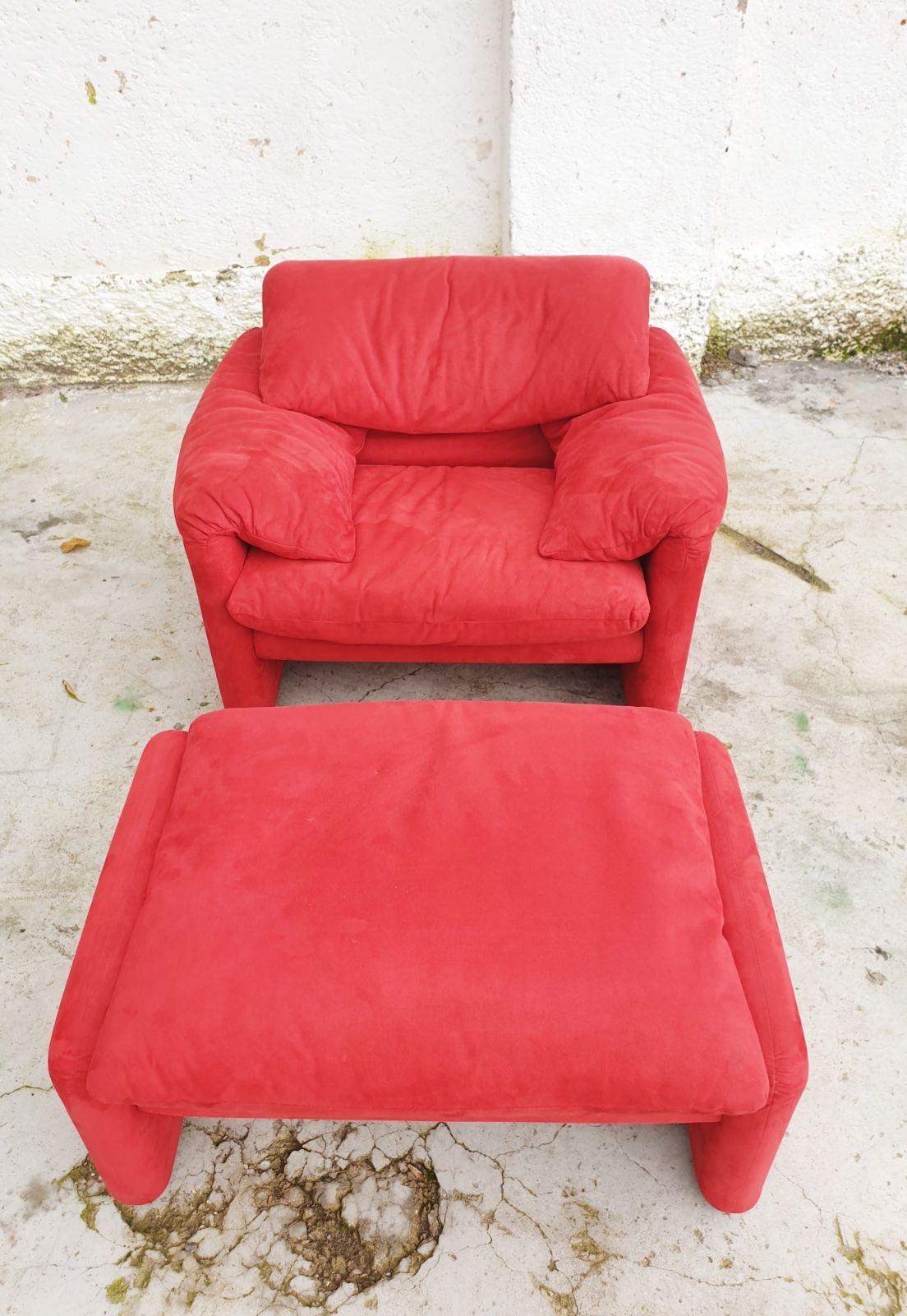 Italian Lounge Chair & Footstool Maralunga by Vico Magistretti for Cassina, 70s 8