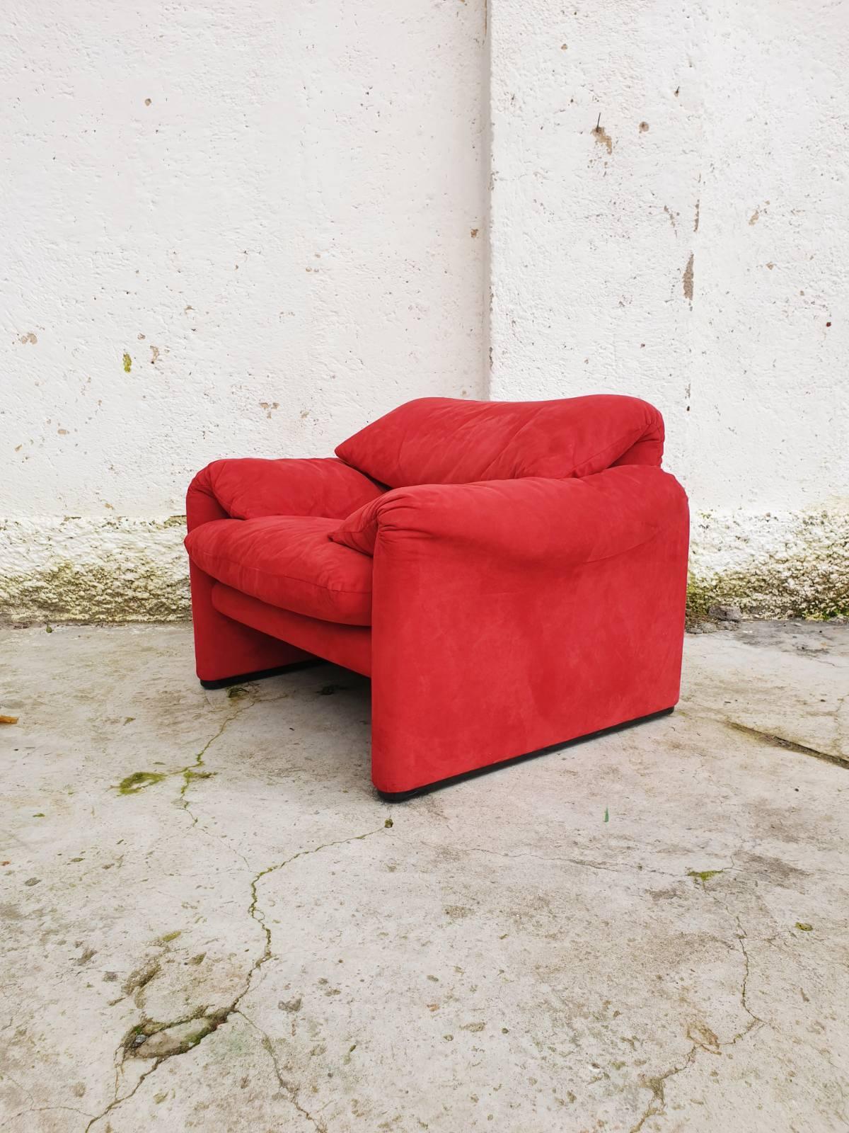 Italian Lounge Chair & Footstool Maralunga by Vico Magistretti for Cassina, 70s 11