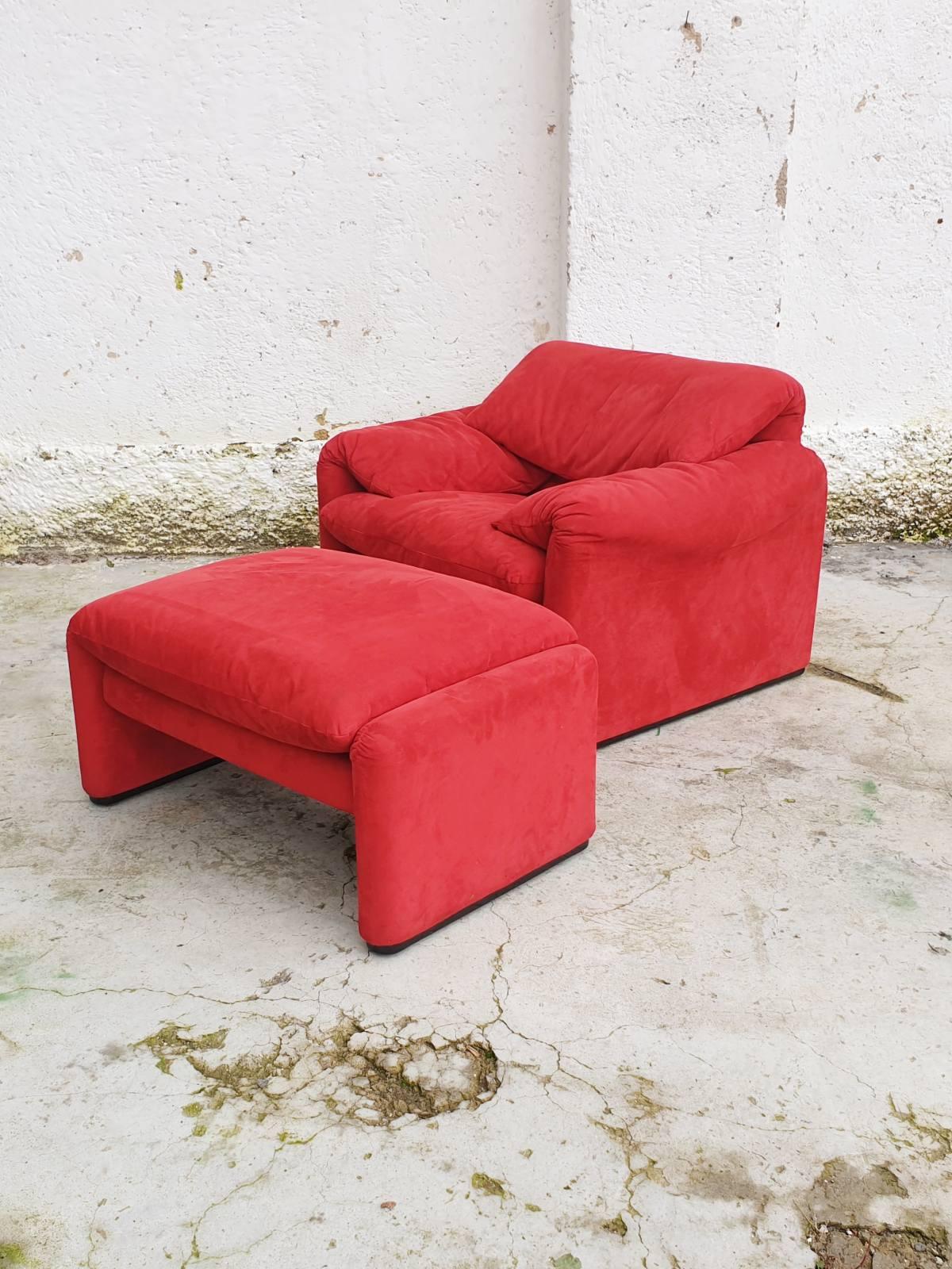 Italian Lounge Chair & Footstool Maralunga by Vico Magistretti for Cassina, 70s 2