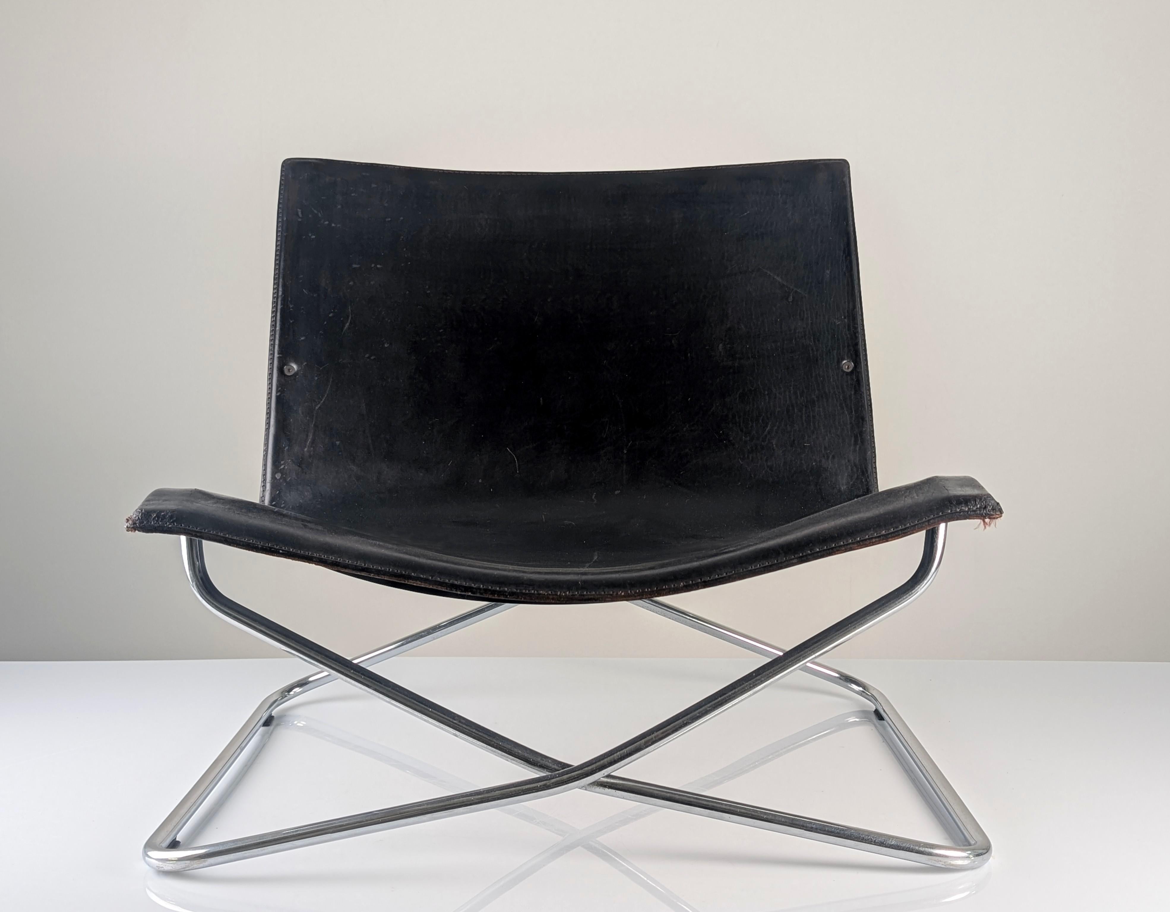 Italian Lounge Chair in Black Leather and Chrome, 1980s For Sale 9