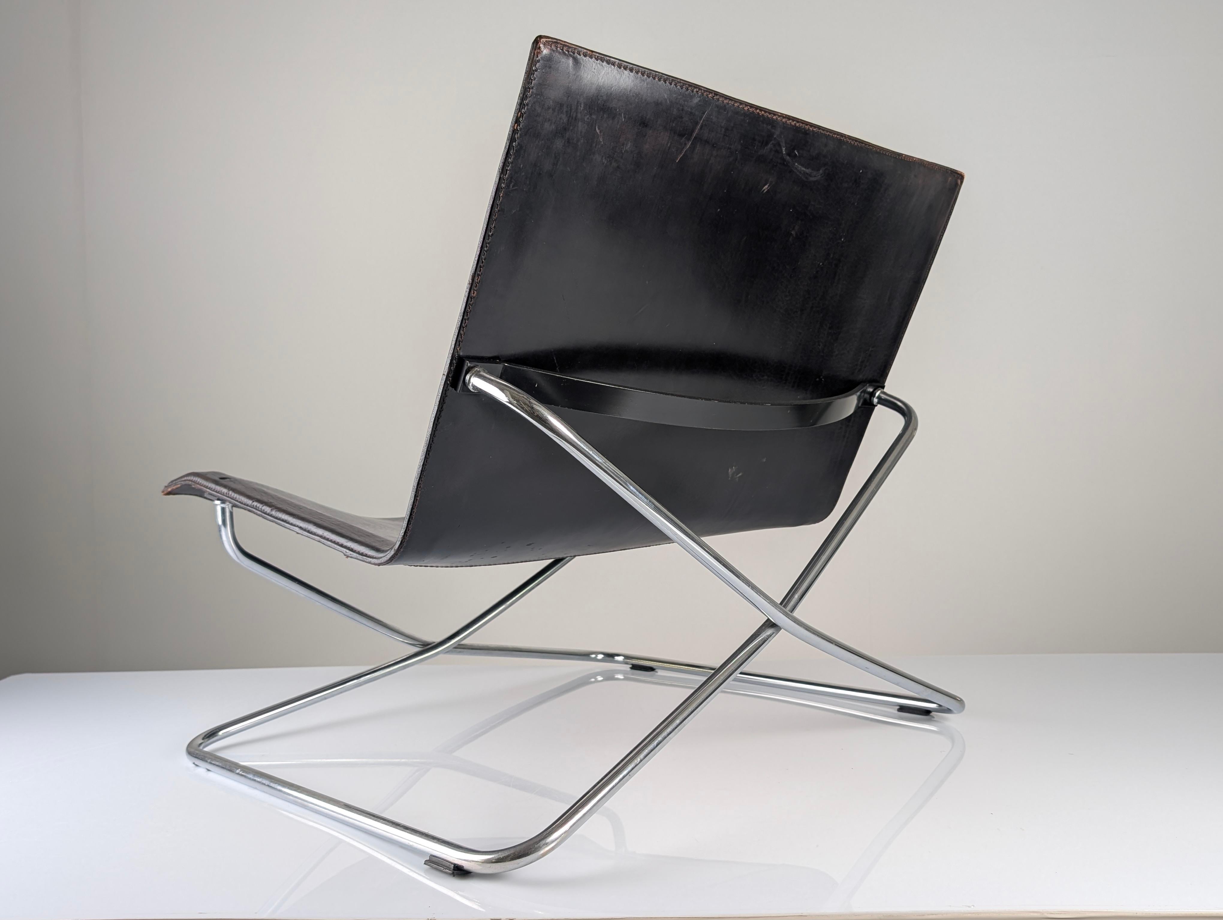 Mid-Century Modern Italian Lounge Chair in Black Leather and Chrome, 1980s For Sale