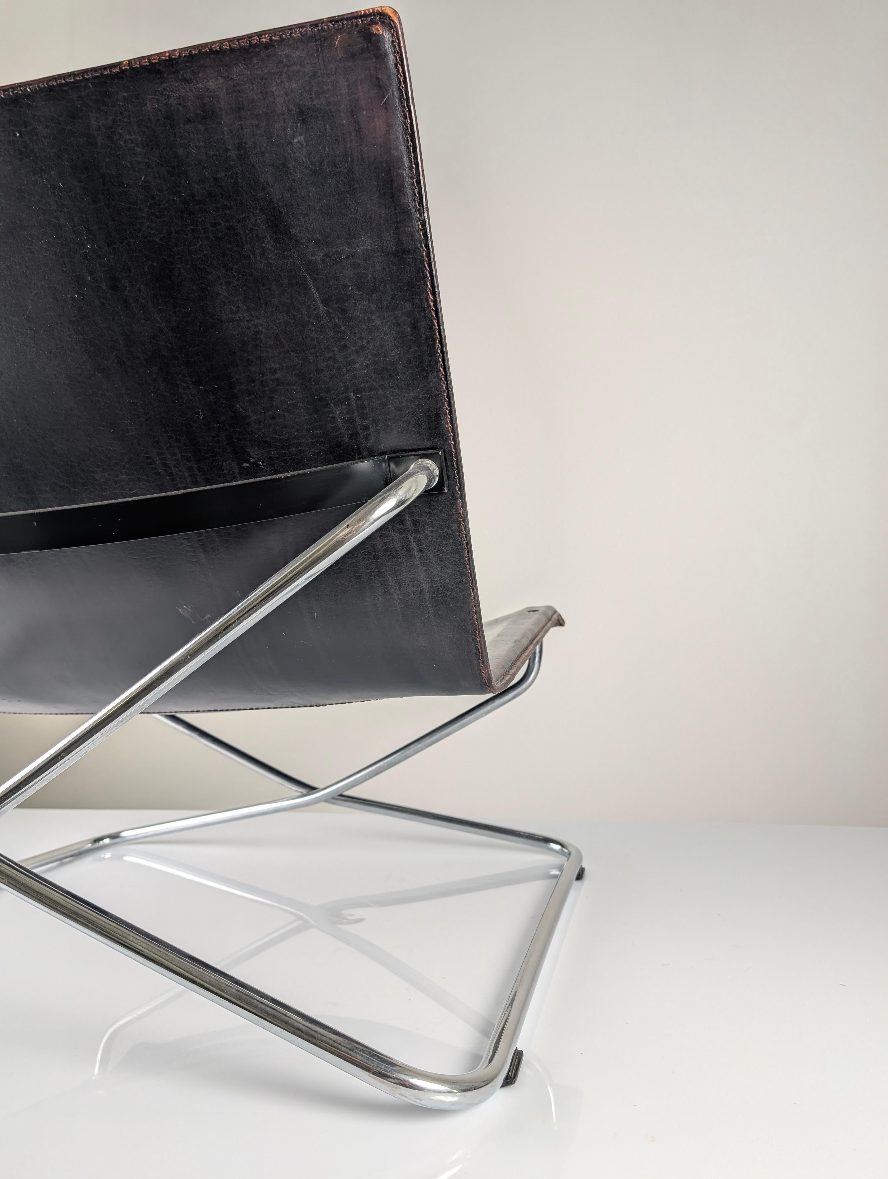 Late 20th Century Italian Lounge Chair in Black Leather and Chrome, 1980s For Sale