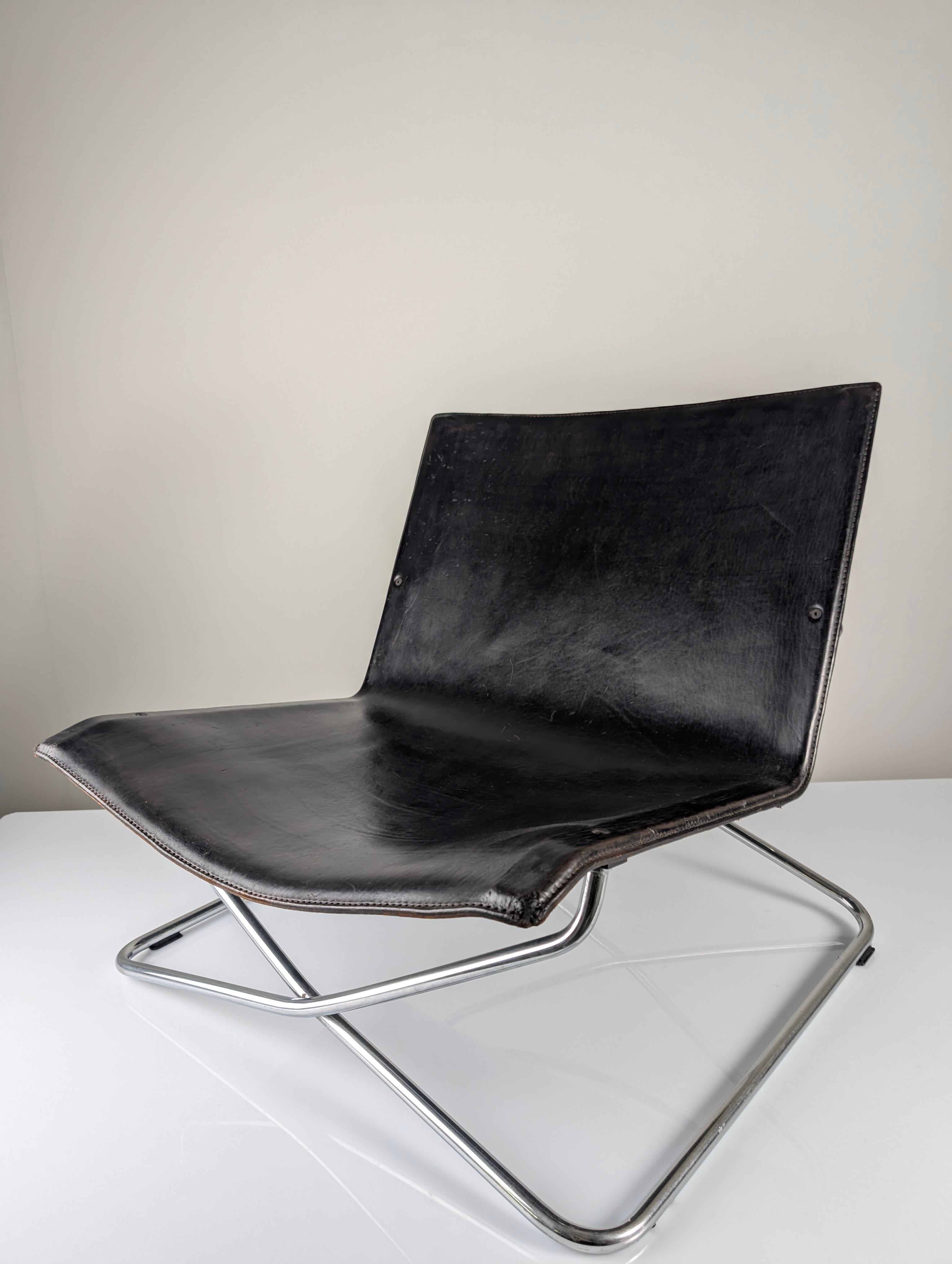 Italian Lounge Chair in Black Leather and Chrome, 1980s For Sale 1