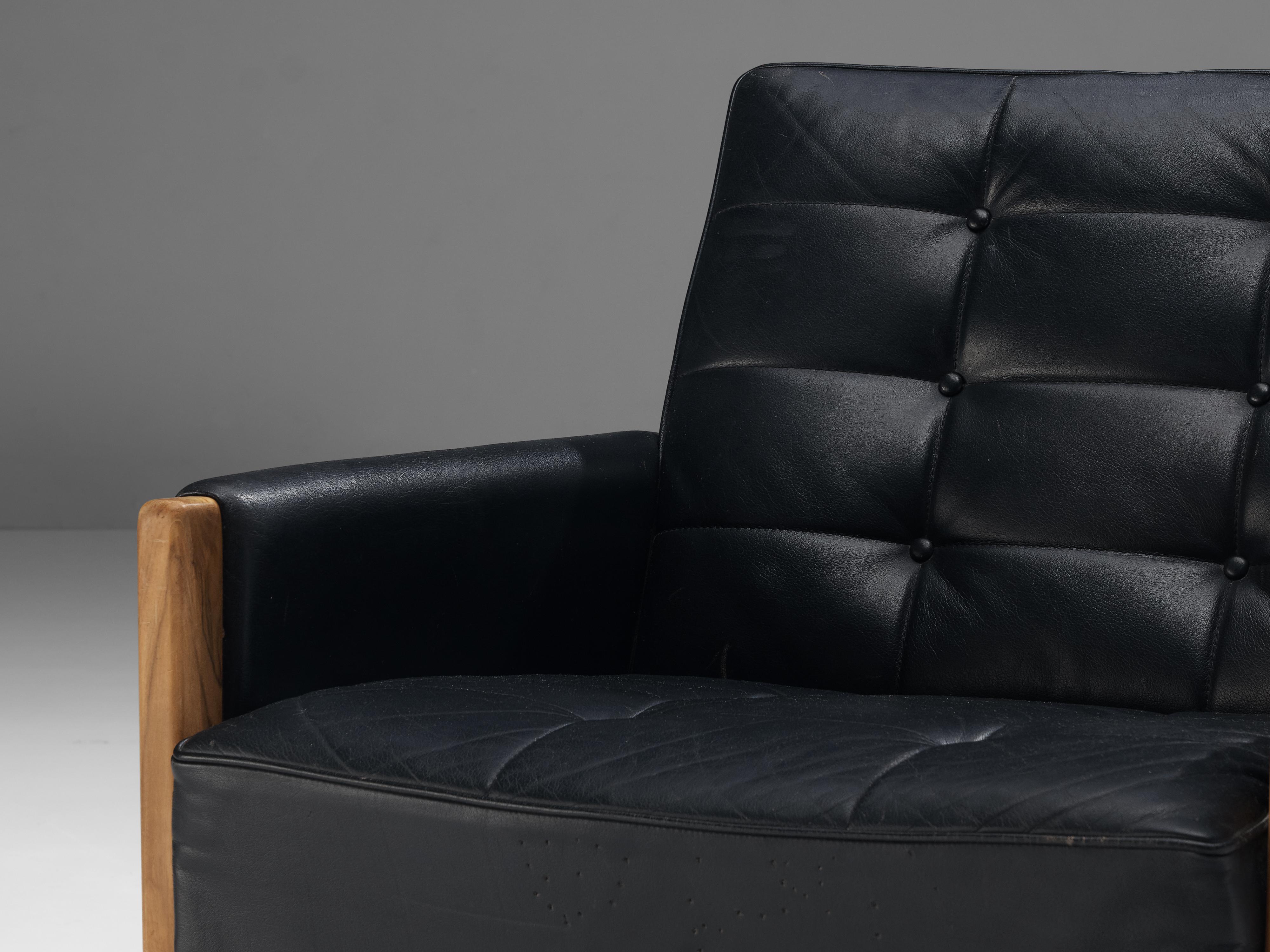 Italian Lounge Chair in Black Leather and Stained Walnut For Sale 1