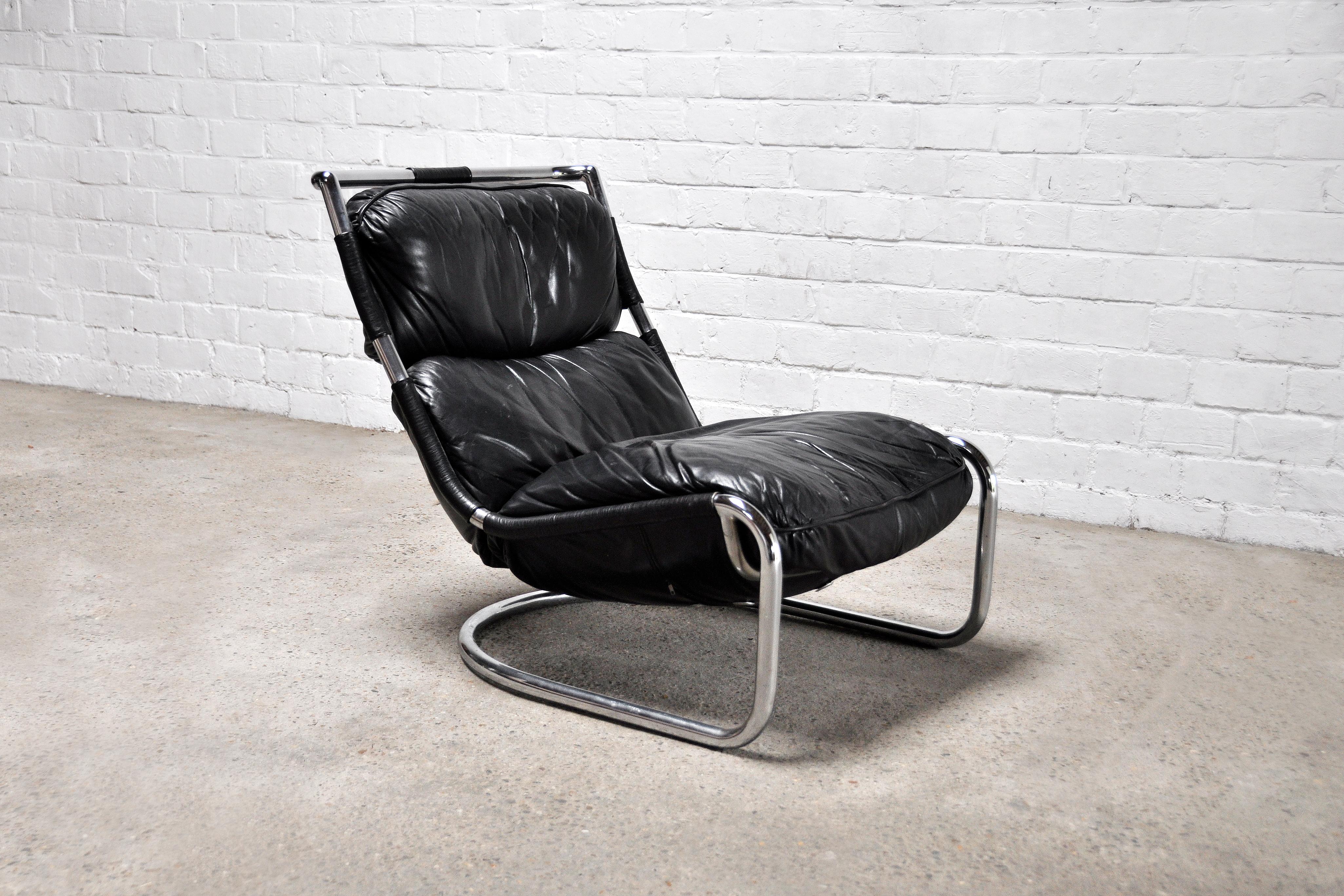 Mid-Century Modern Italian Lounge Chair in Black Leather and Tubular Steel, 1970s