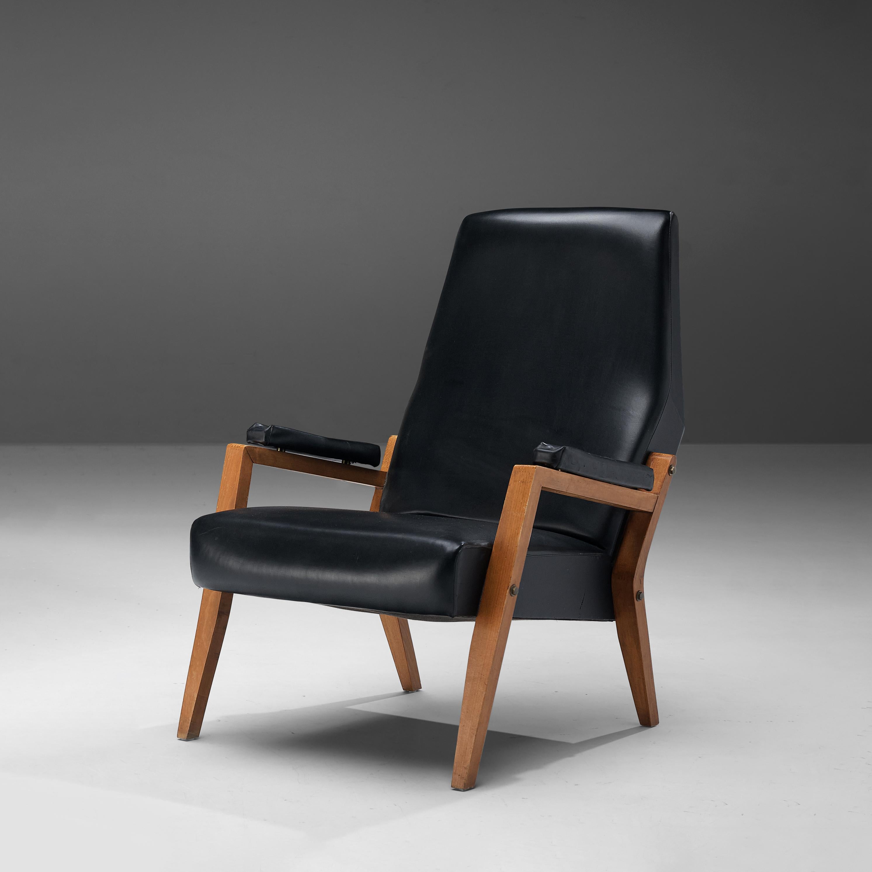 Lounge chair, beech, leather, Italy 1960s 

This sculptural Italian lounge chair is characterized by a solid construction, that is noticeable in the shape of the arms and the slightly titled elongated backrest that underline the clear structured