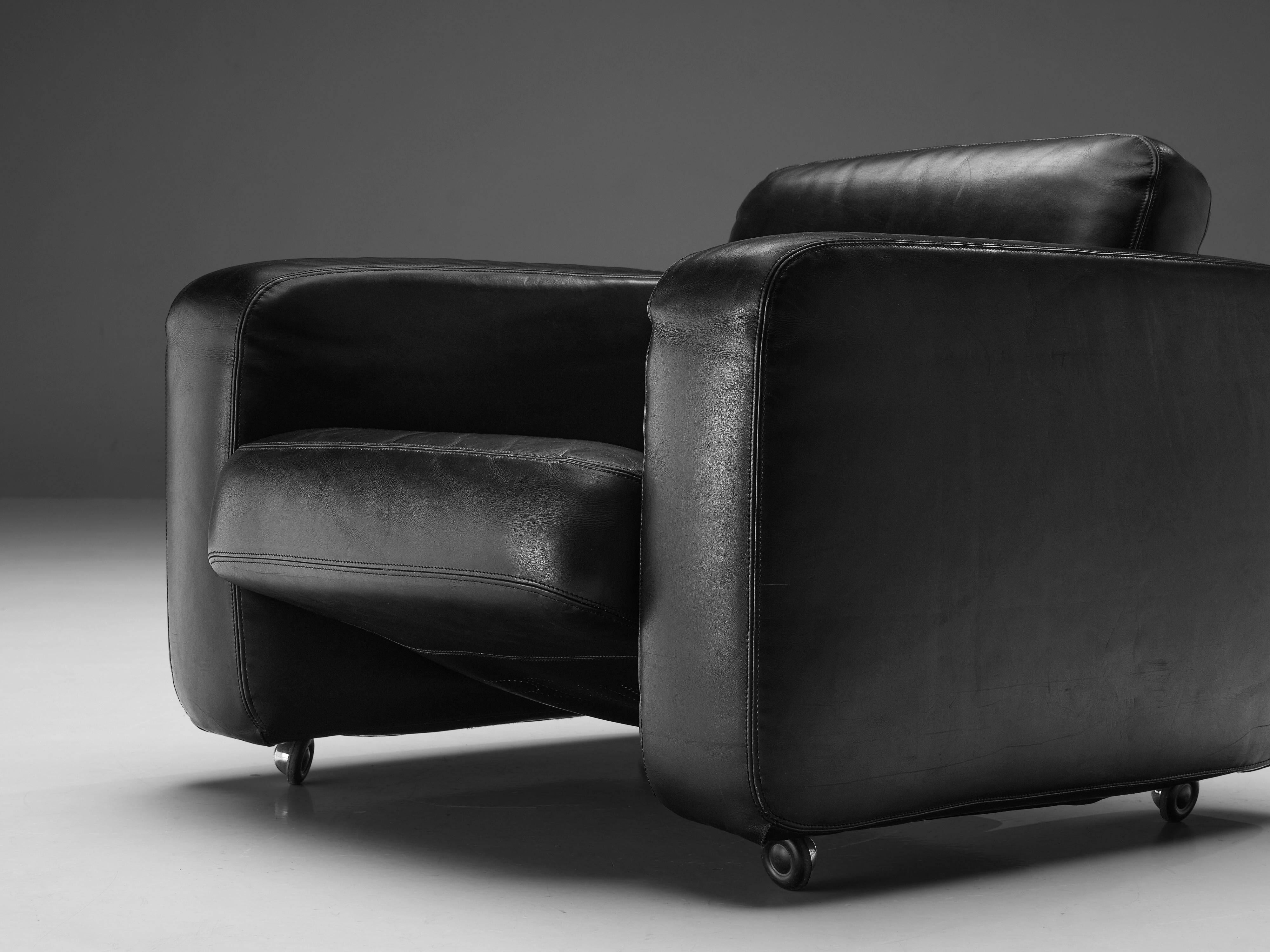 Mid-Century Modern Fauteuil de salon italien en cuir noir en vente