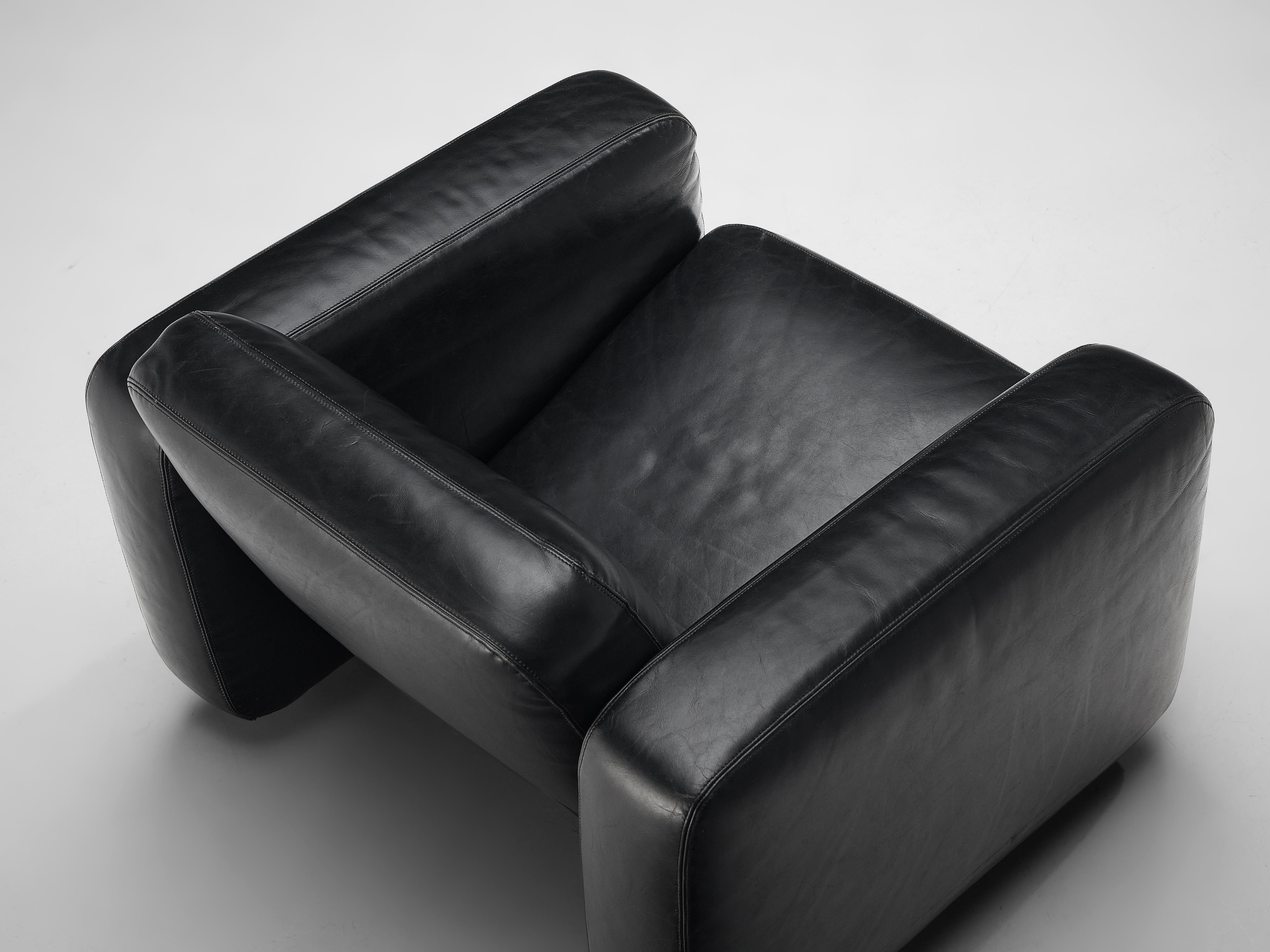 Italian Lounge Chair in Black Leather In Good Condition For Sale In Waalwijk, NL