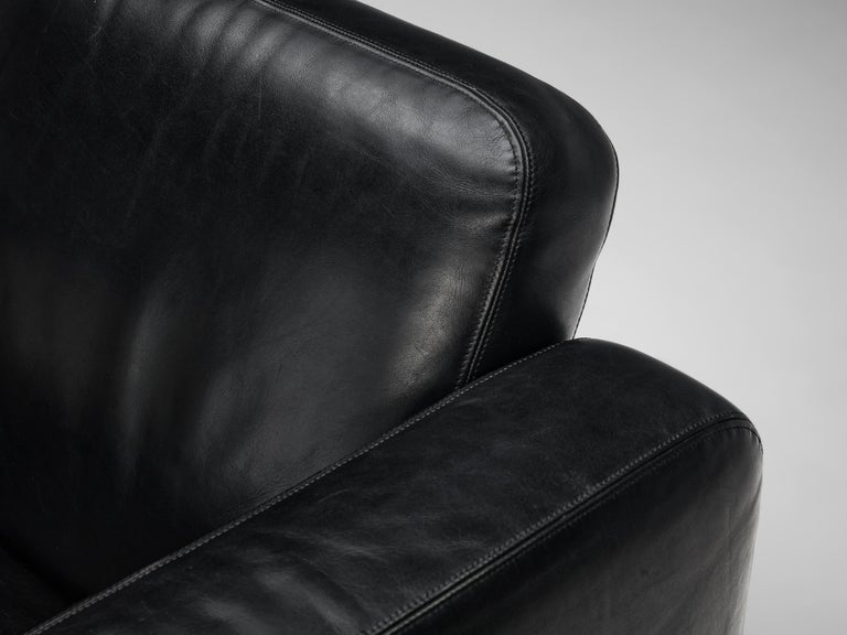 Italian Lounge Chair in Black Leather For Sale 2