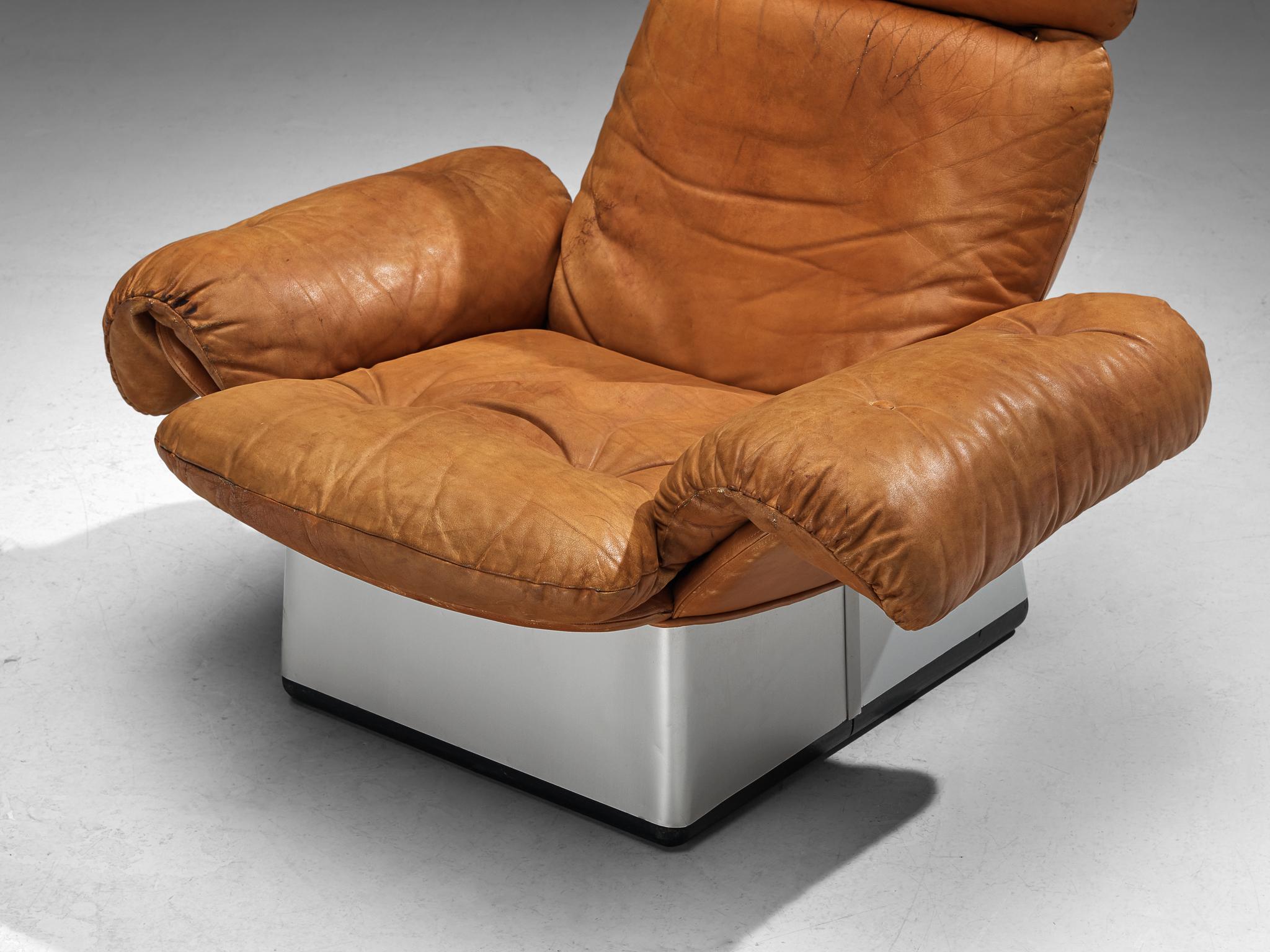 Late 20th Century Italian Lounge Chair in Cognac Leather For Sale
