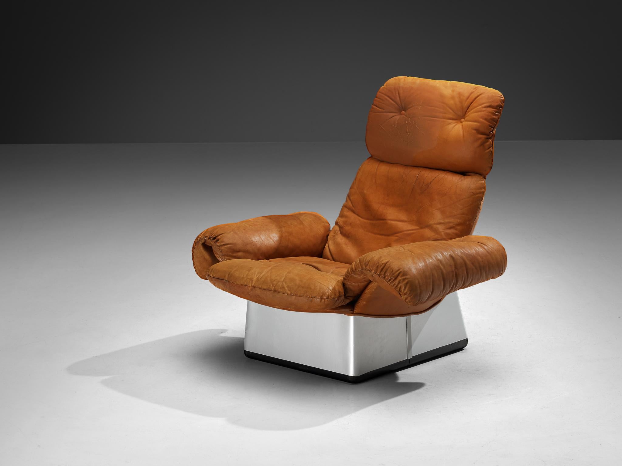 Italian Lounge Chair in Cognac Leather For Sale 1