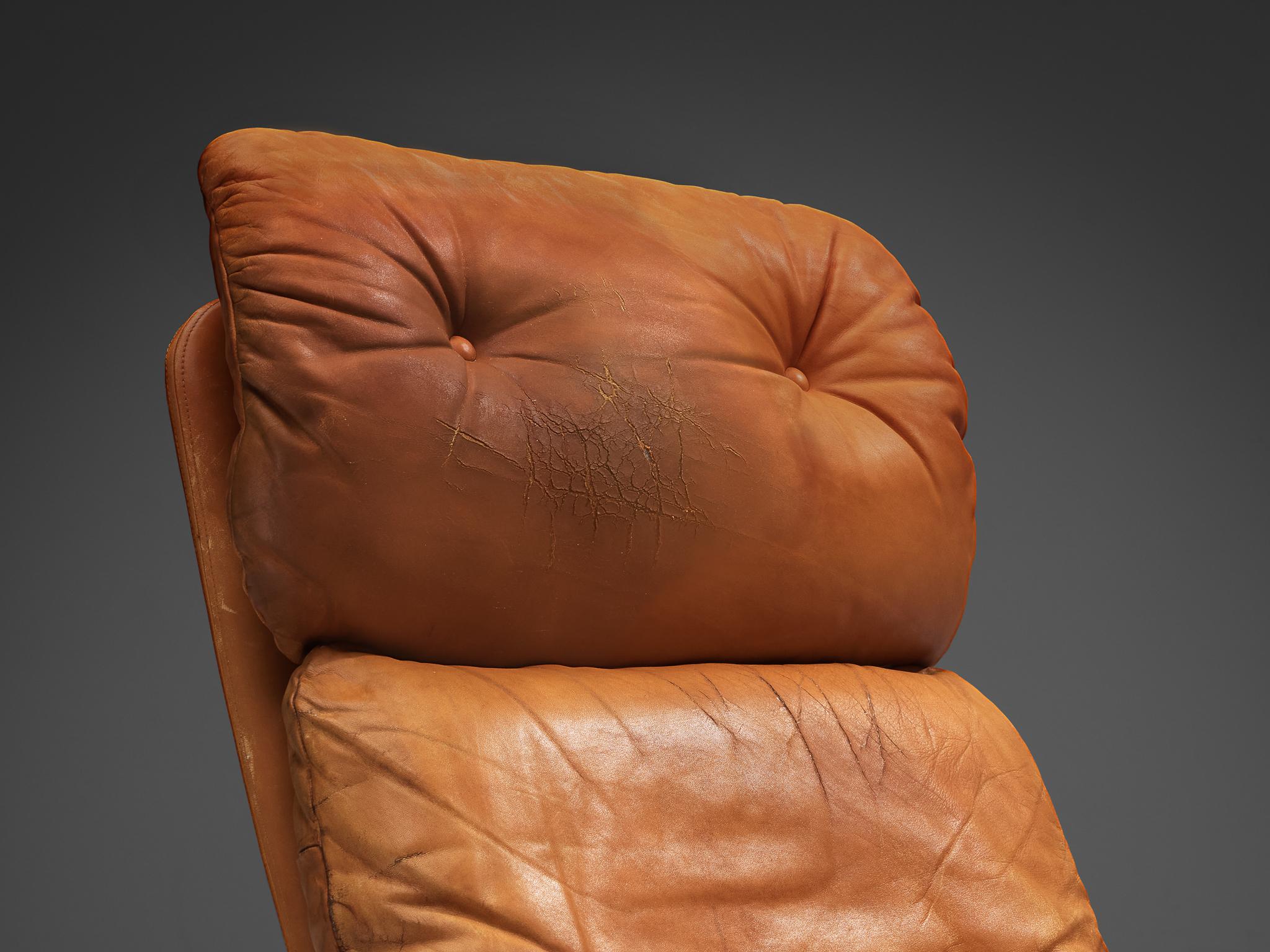 Italian Lounge Chair in Cognac Leather For Sale 2