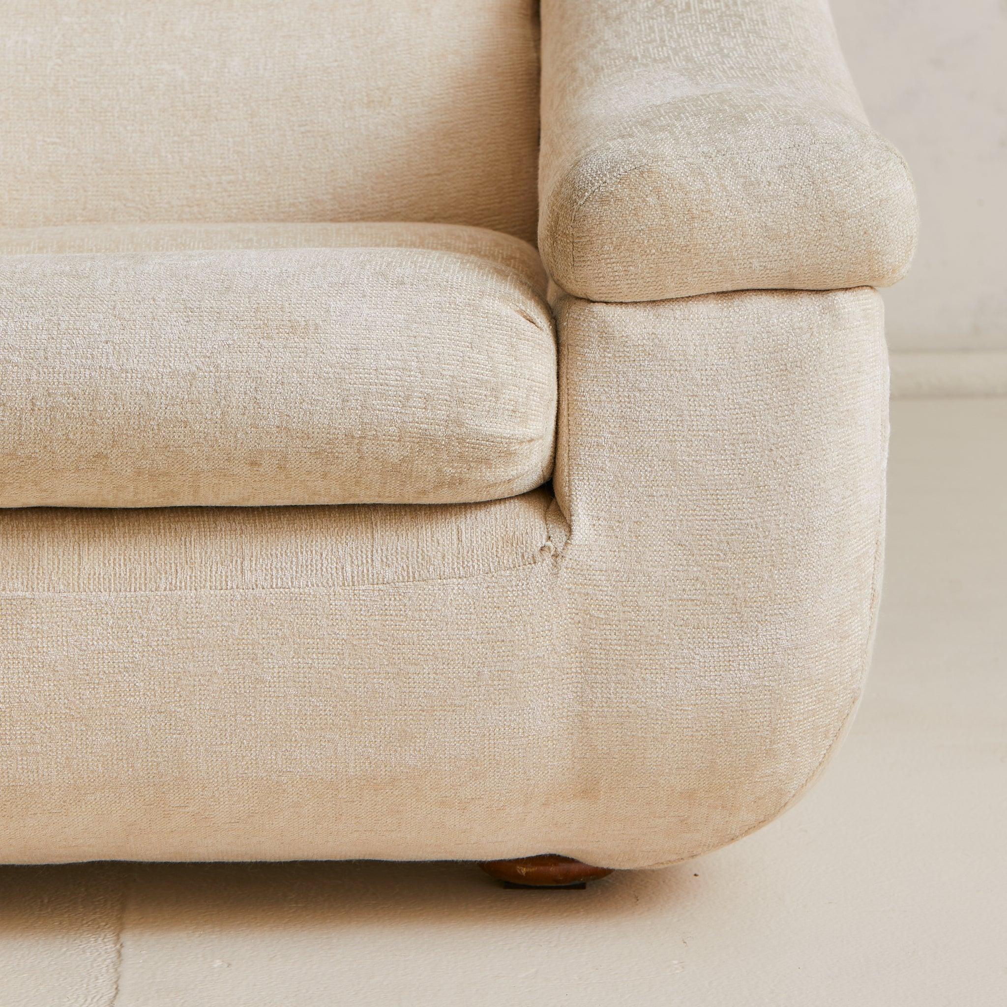 Italian Lounge Chair in Original Ivory Upholstery, 1970s - 2 Available en vente 2