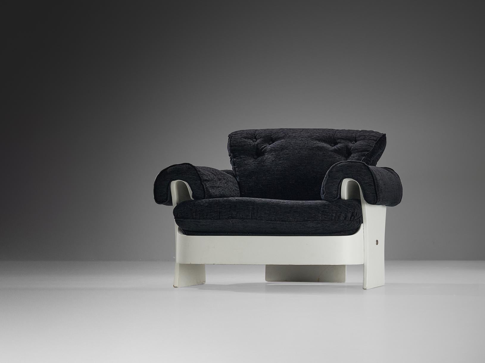 Late 20th Century Italian Lounge Chair in White Plywood and Black Upholstery For Sale