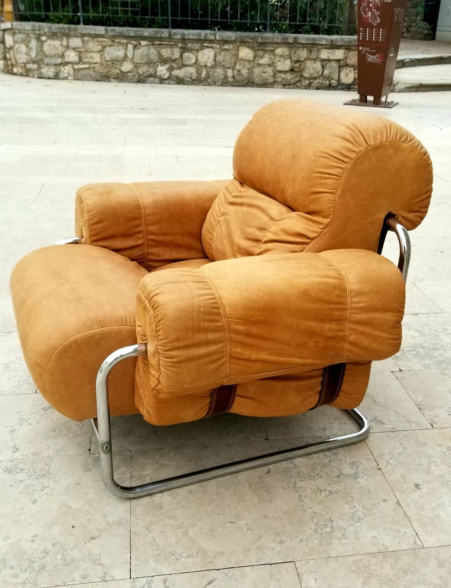Italian Lounge chair Tucroma by Guido Faleschini  for Pace colection  In Good Condition In Los Angeles, CA